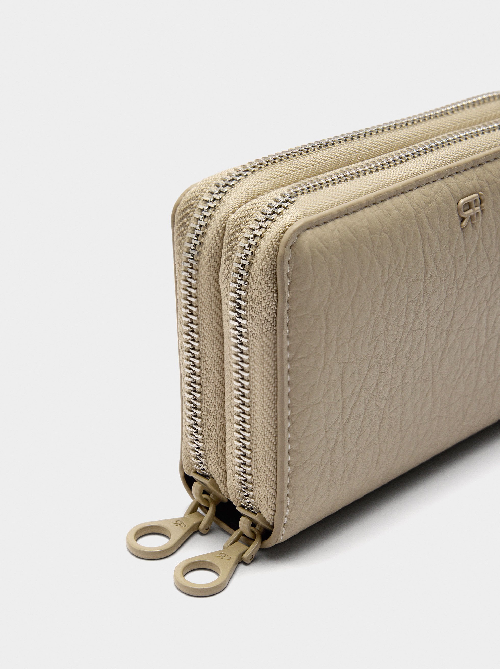 Cartera Con Textura Y Cremallera Doble
