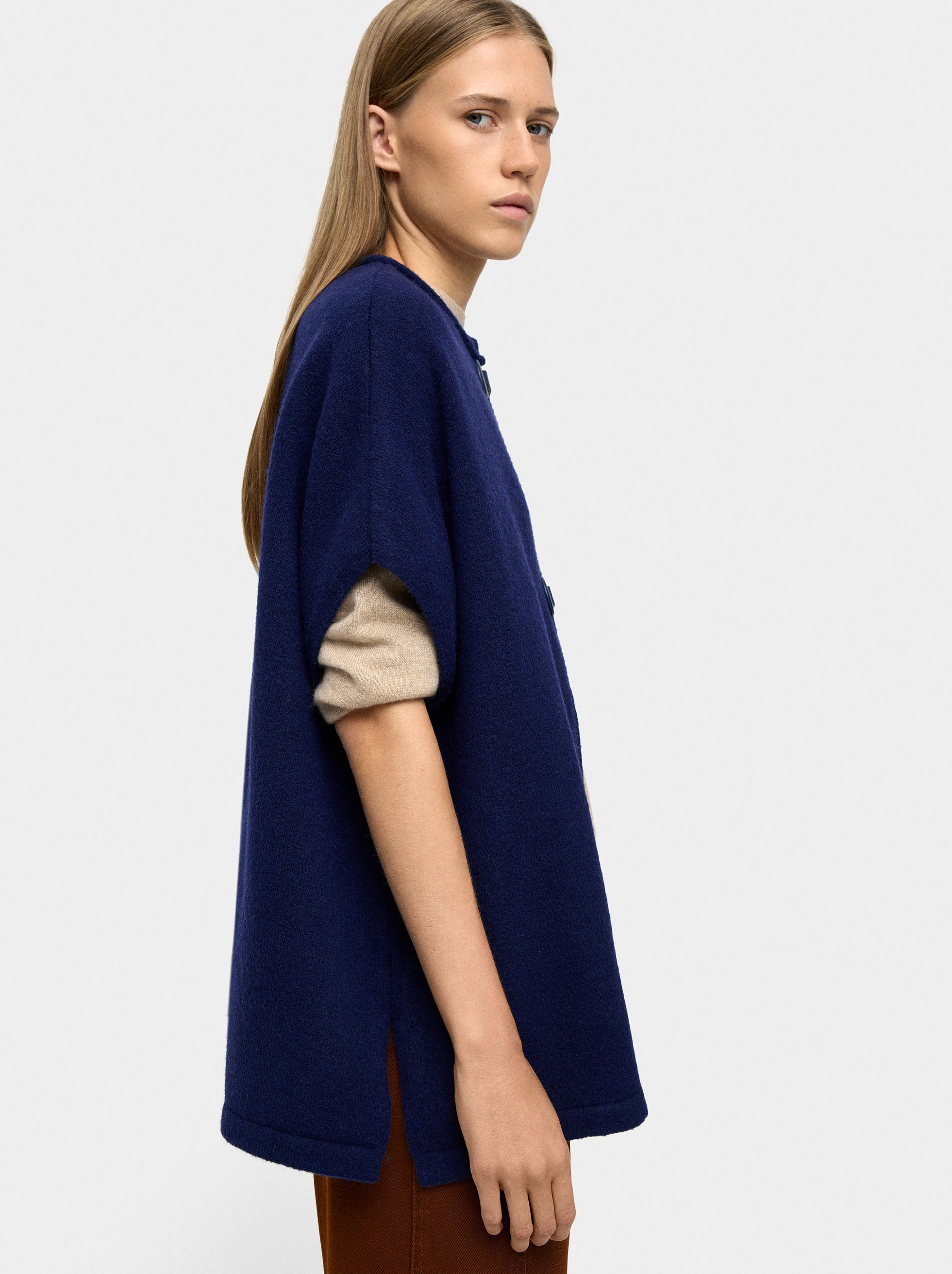 Poncho De Punto Con Hebillas