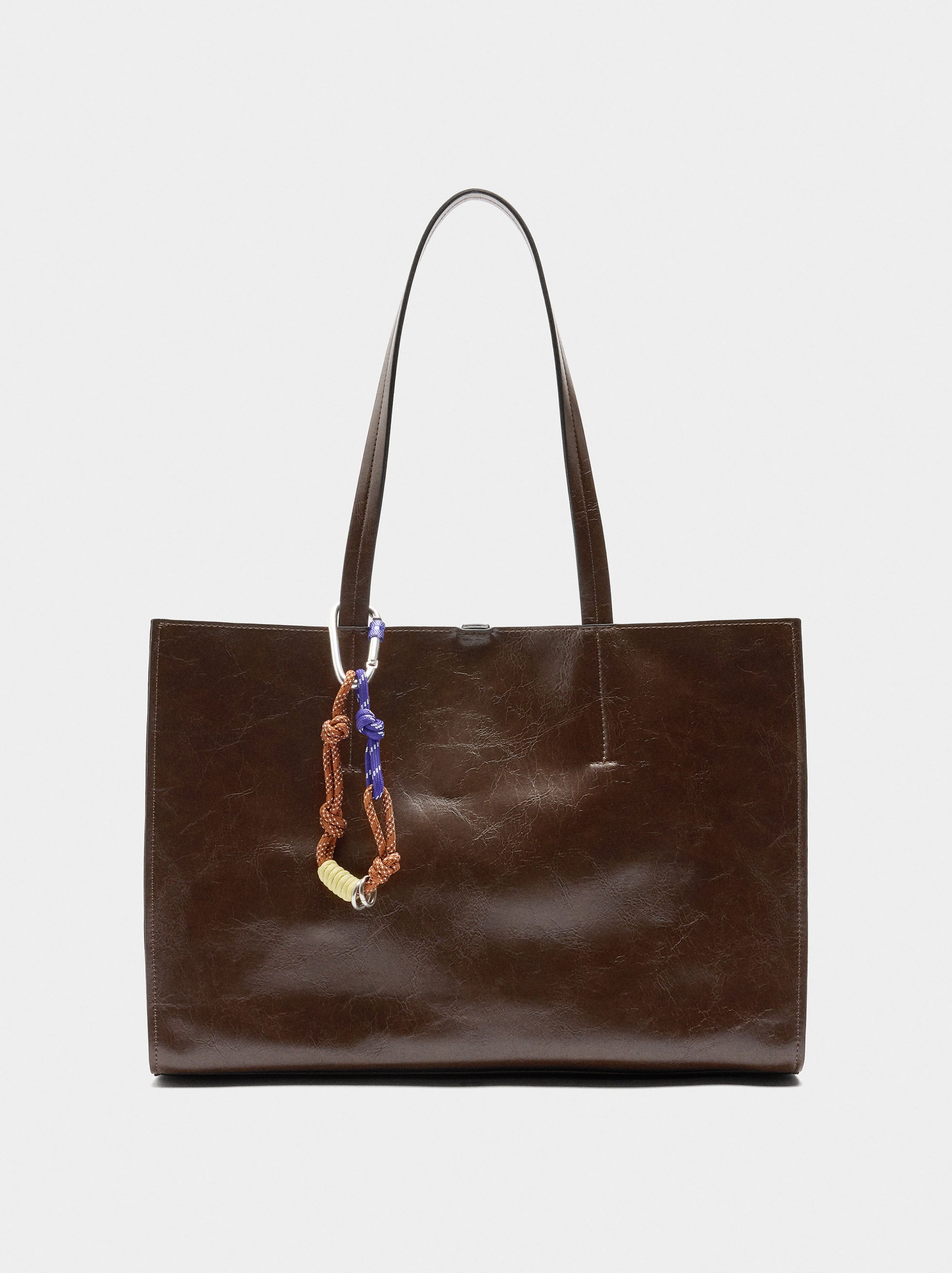 Bolso Shopper Con Colgante