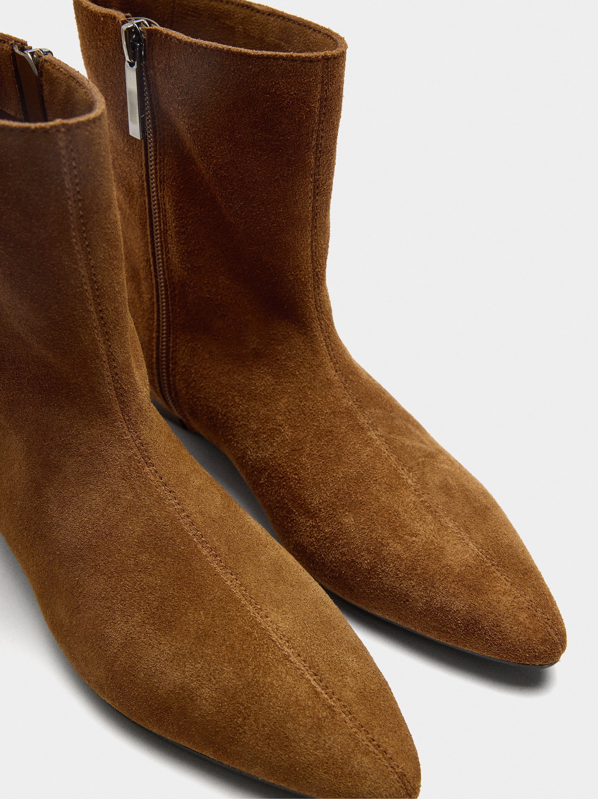 Botines De Piel Con Pespuntes