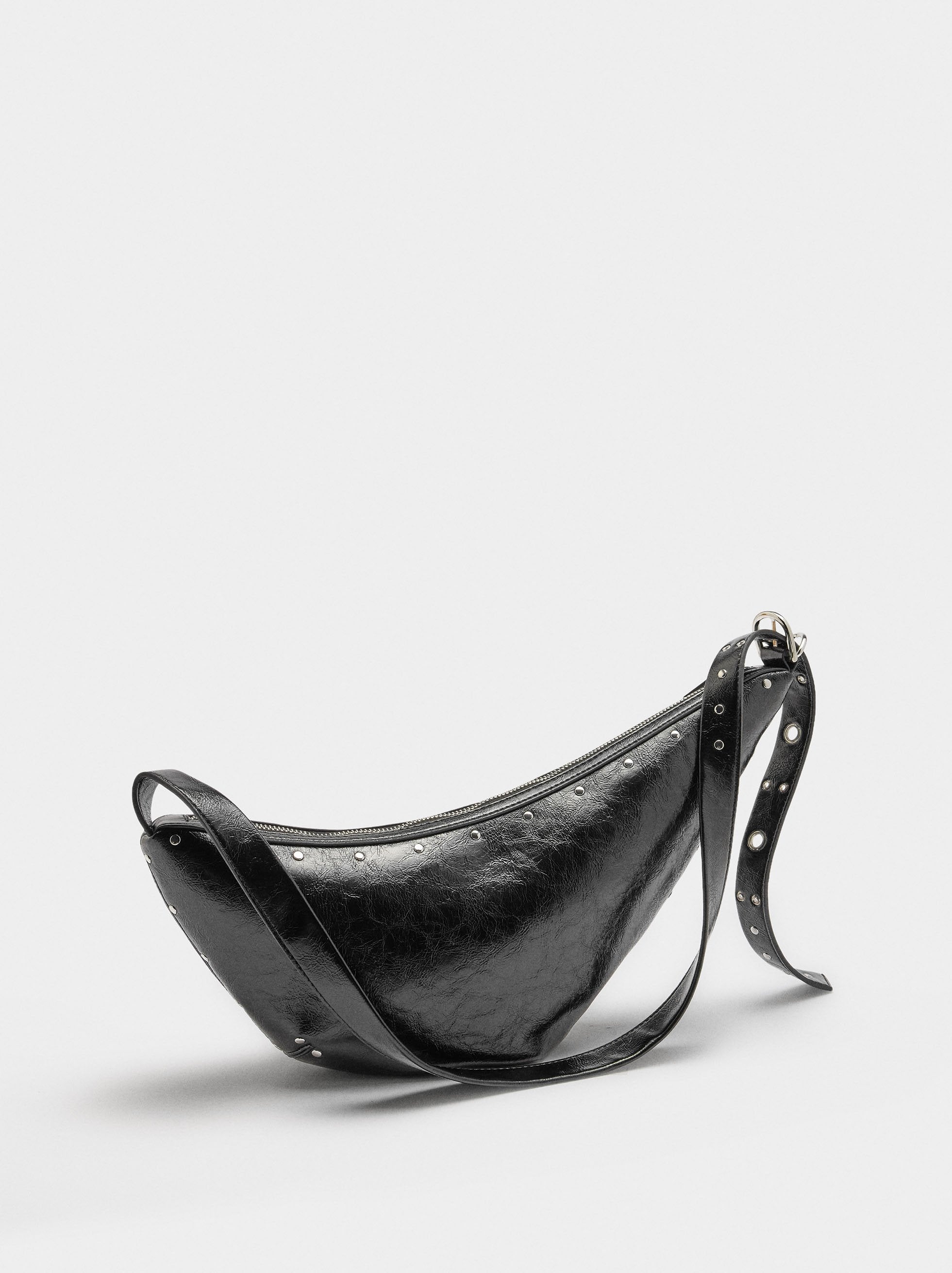 Bolso De Hombro Asimétrico Con Tachuelas