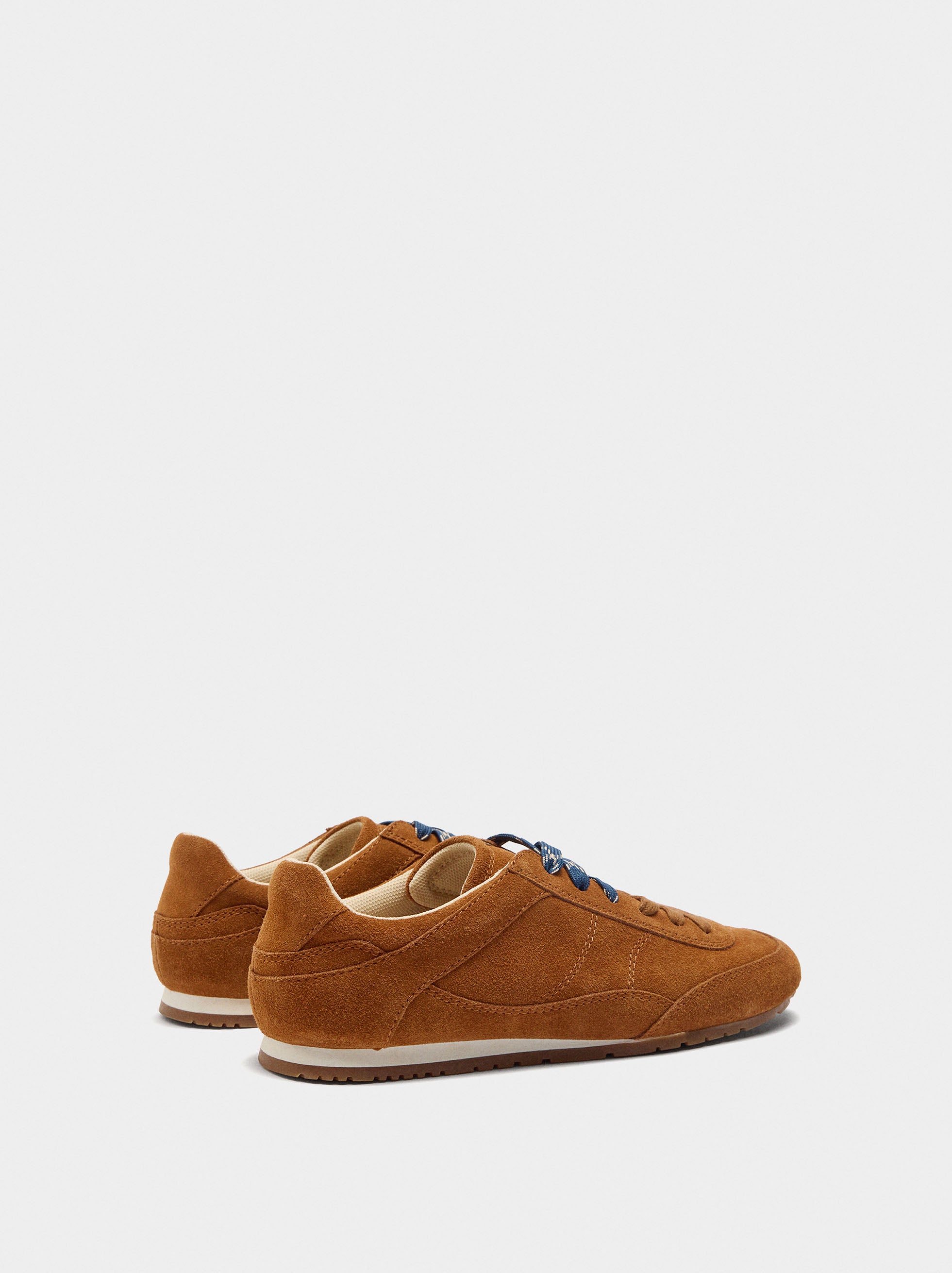 Zapatillas De Piel Monocromática