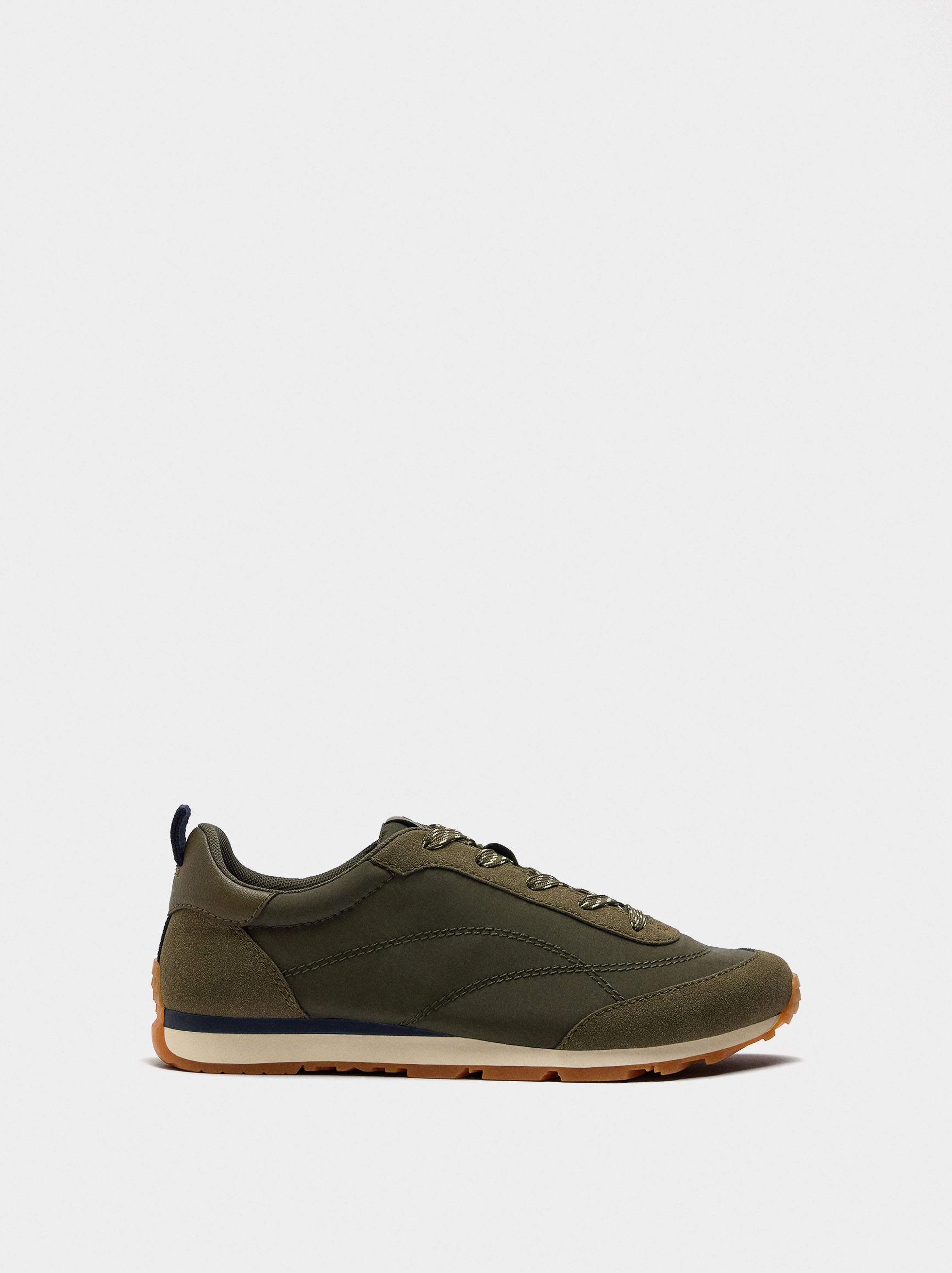 Zapatillas Con Contraste