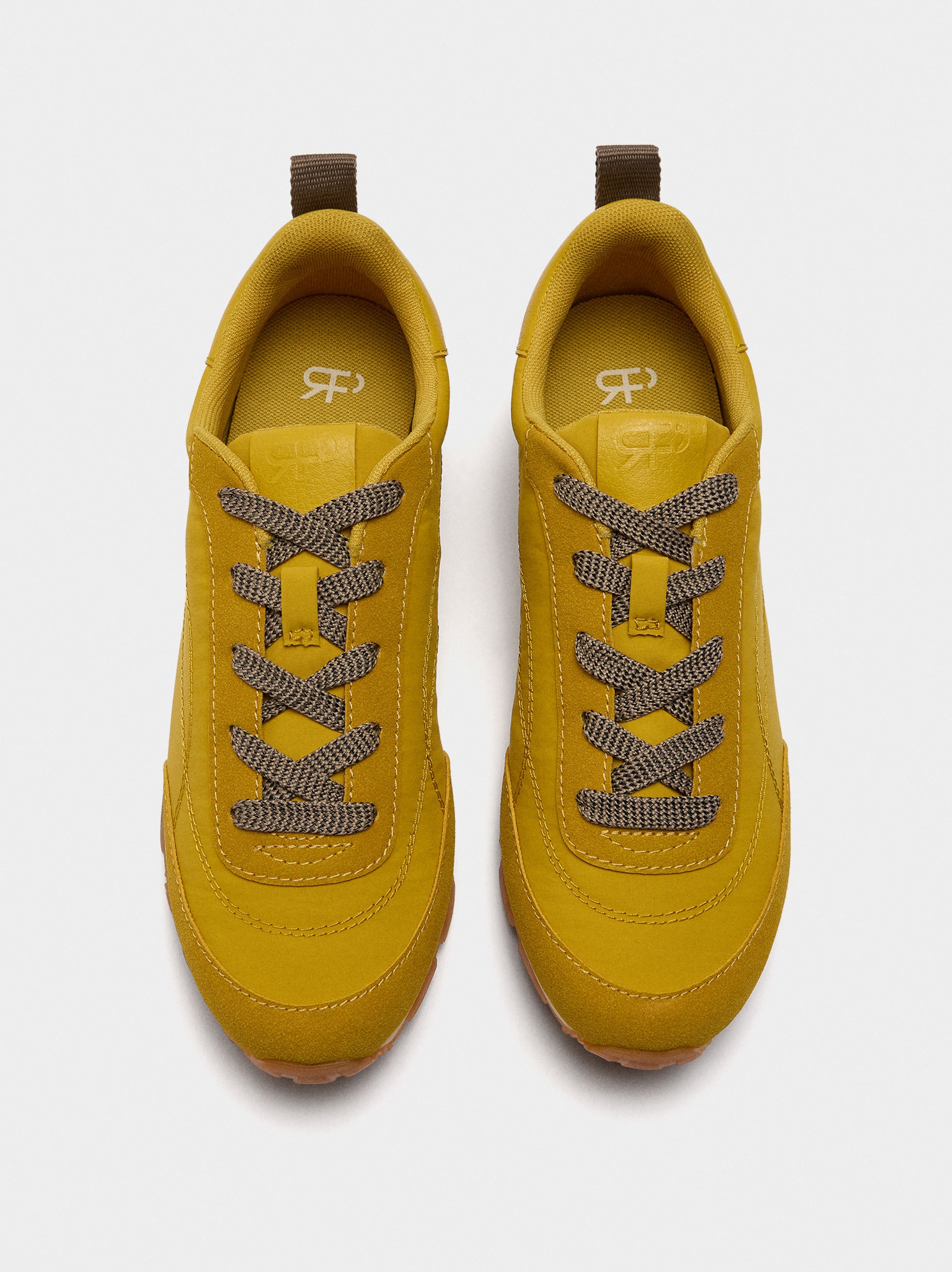 Zapatillas Con Contraste