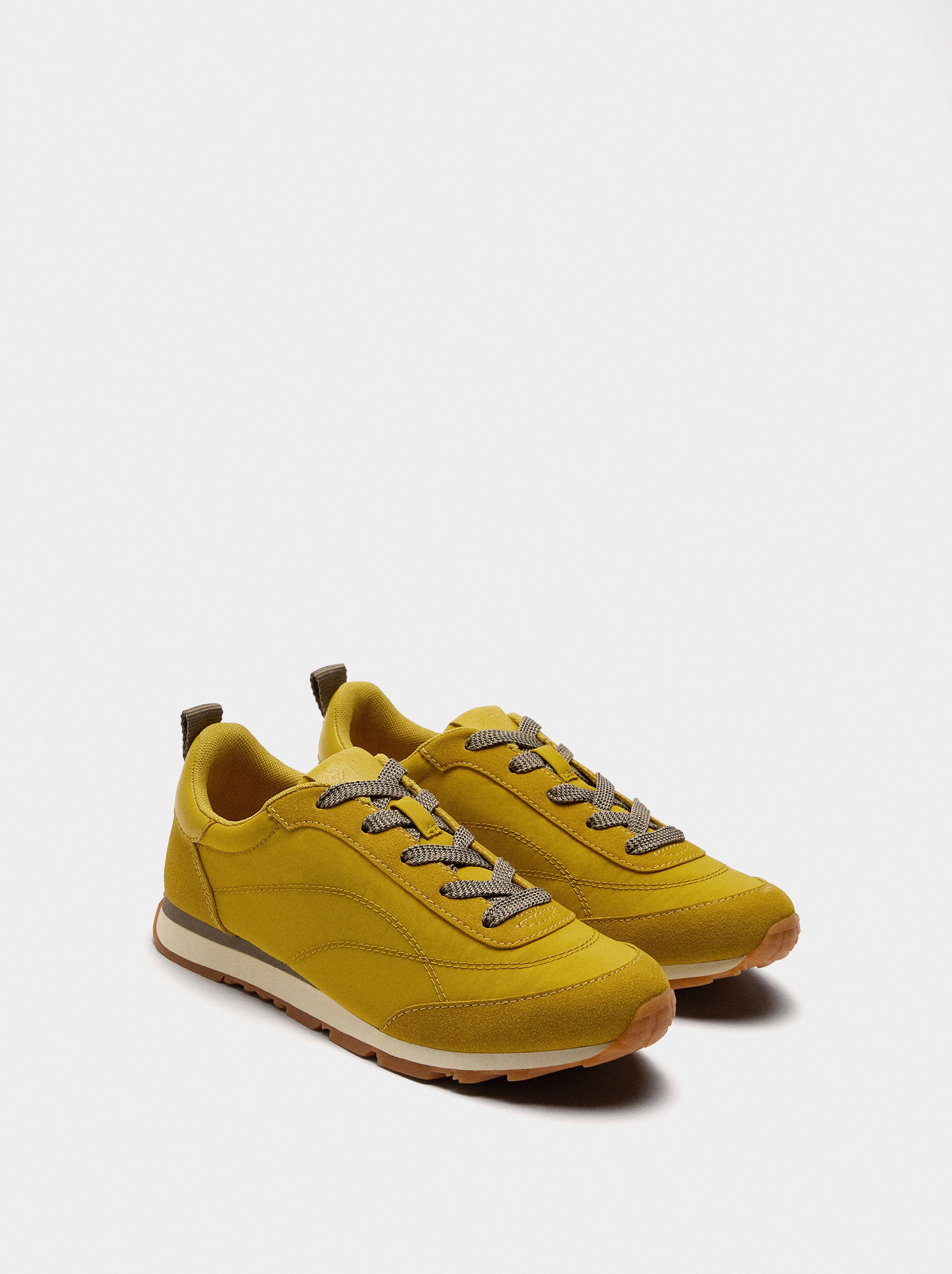 Zapatillas Con Contraste