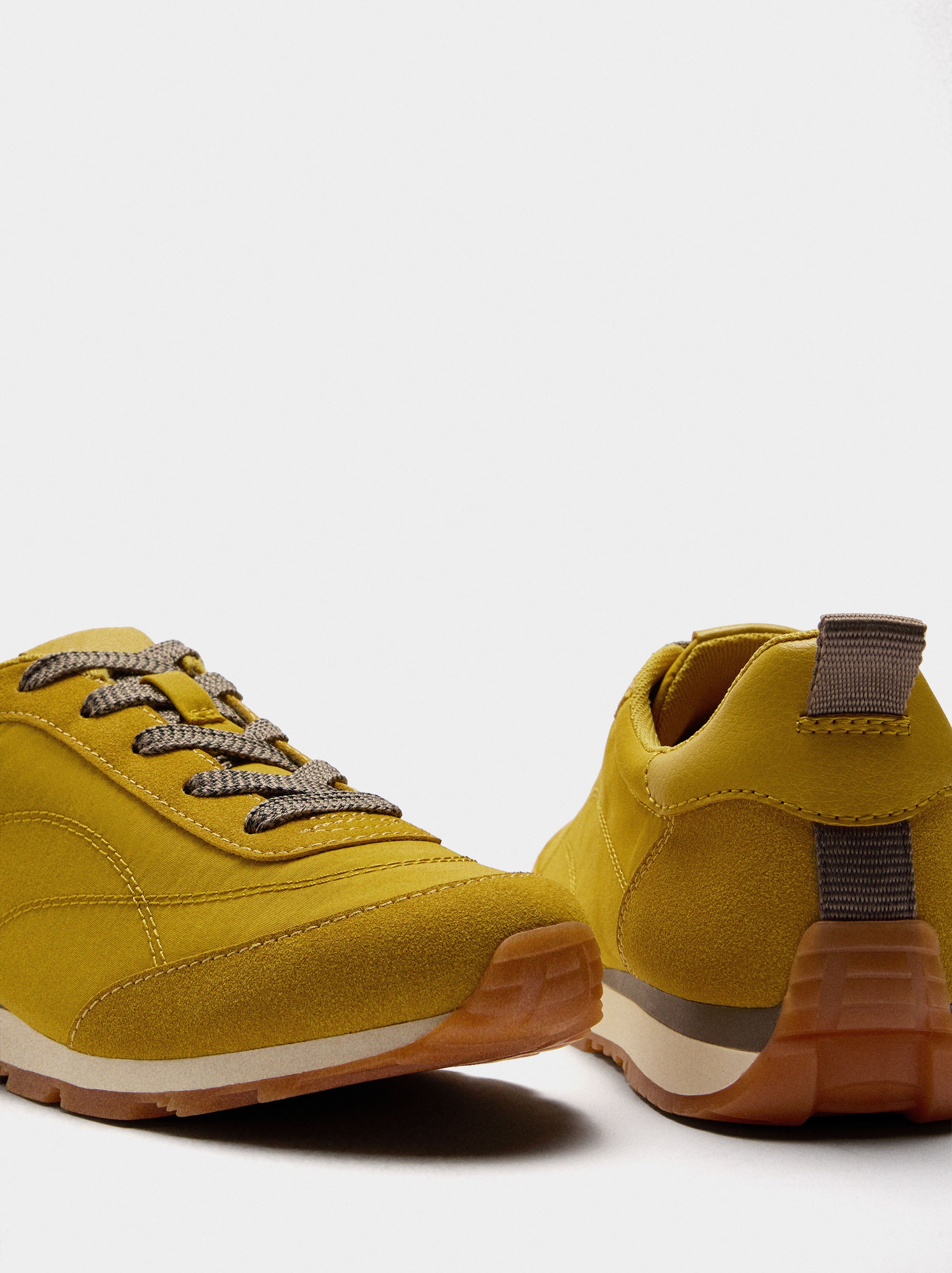 Zapatillas Con Contraste