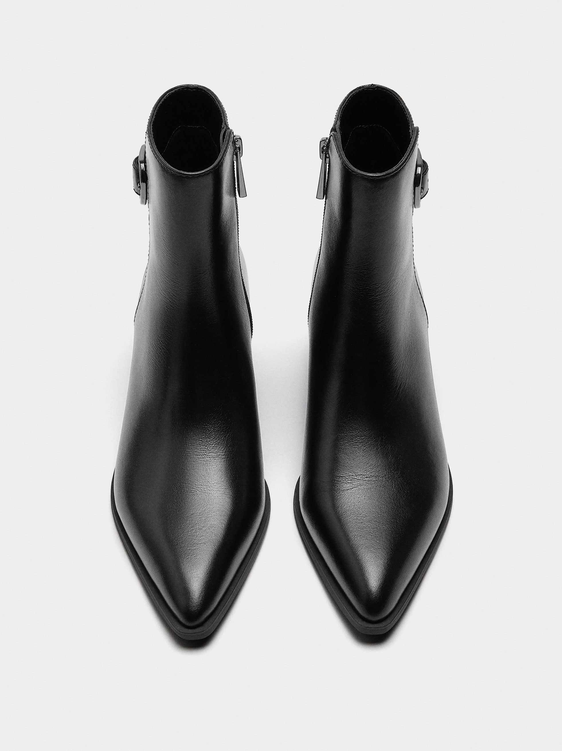 Botines De Piel Con Hebilla