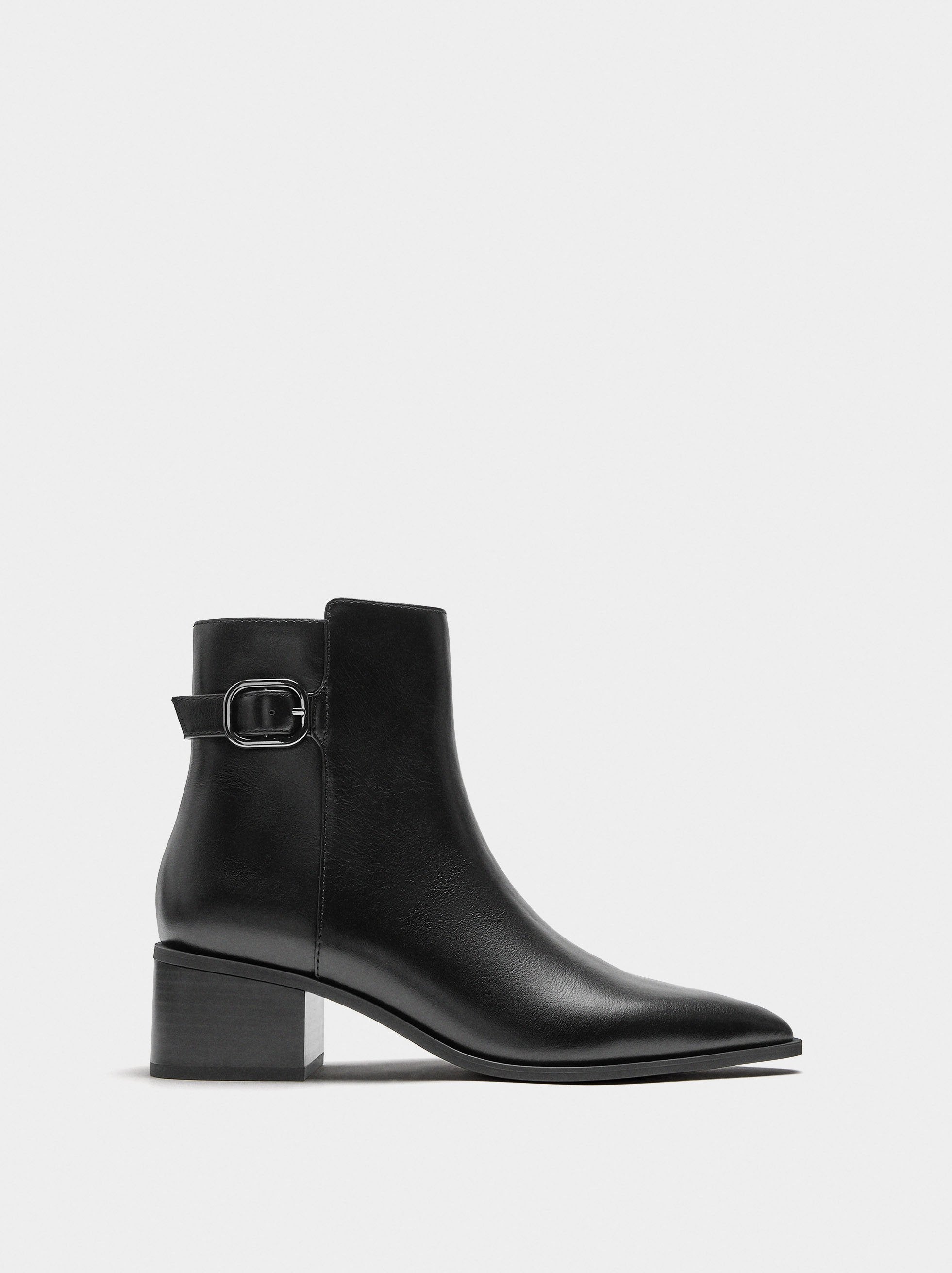 Botines De Piel Con Hebilla