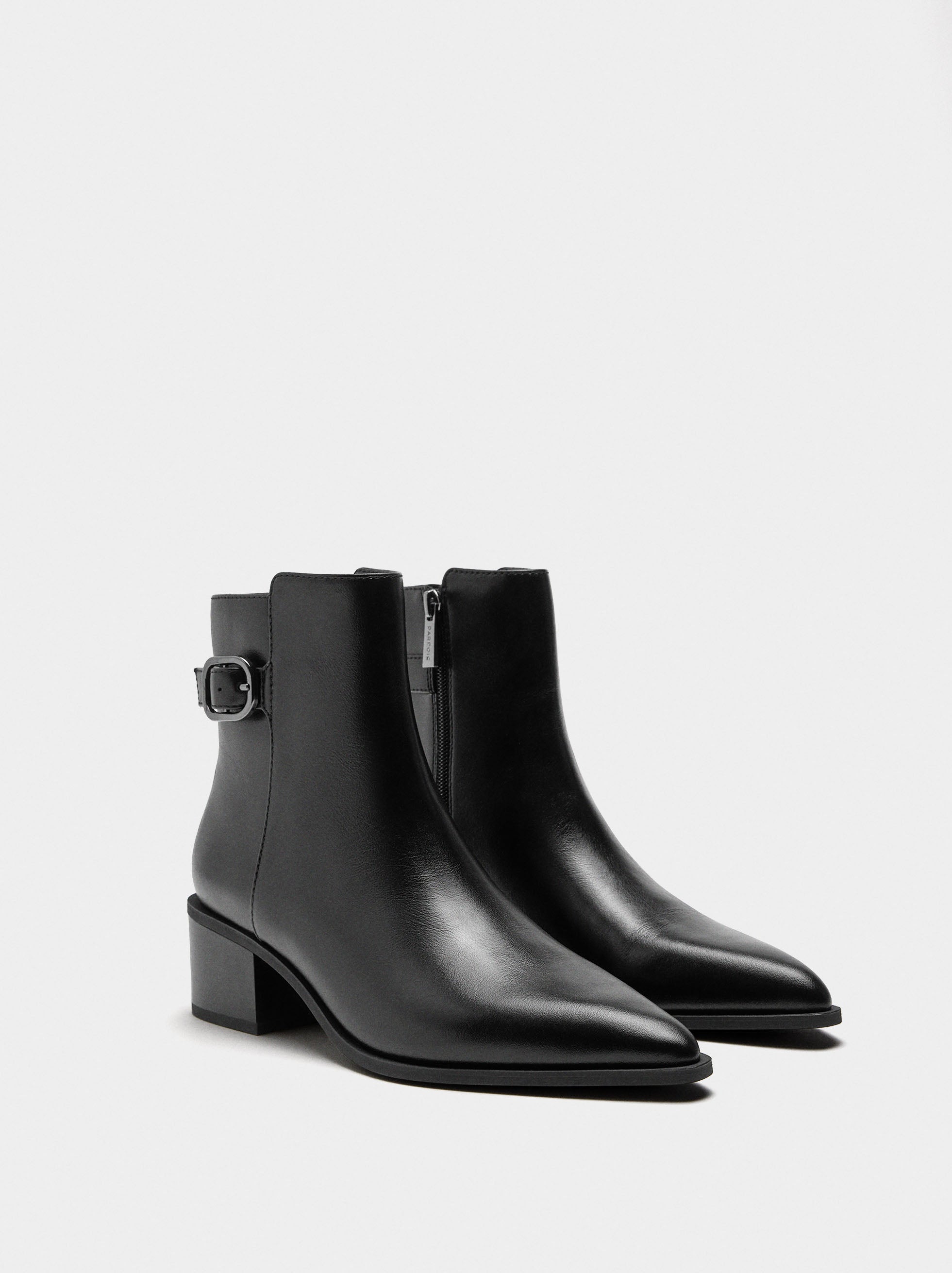 Botines De Piel Con Hebilla