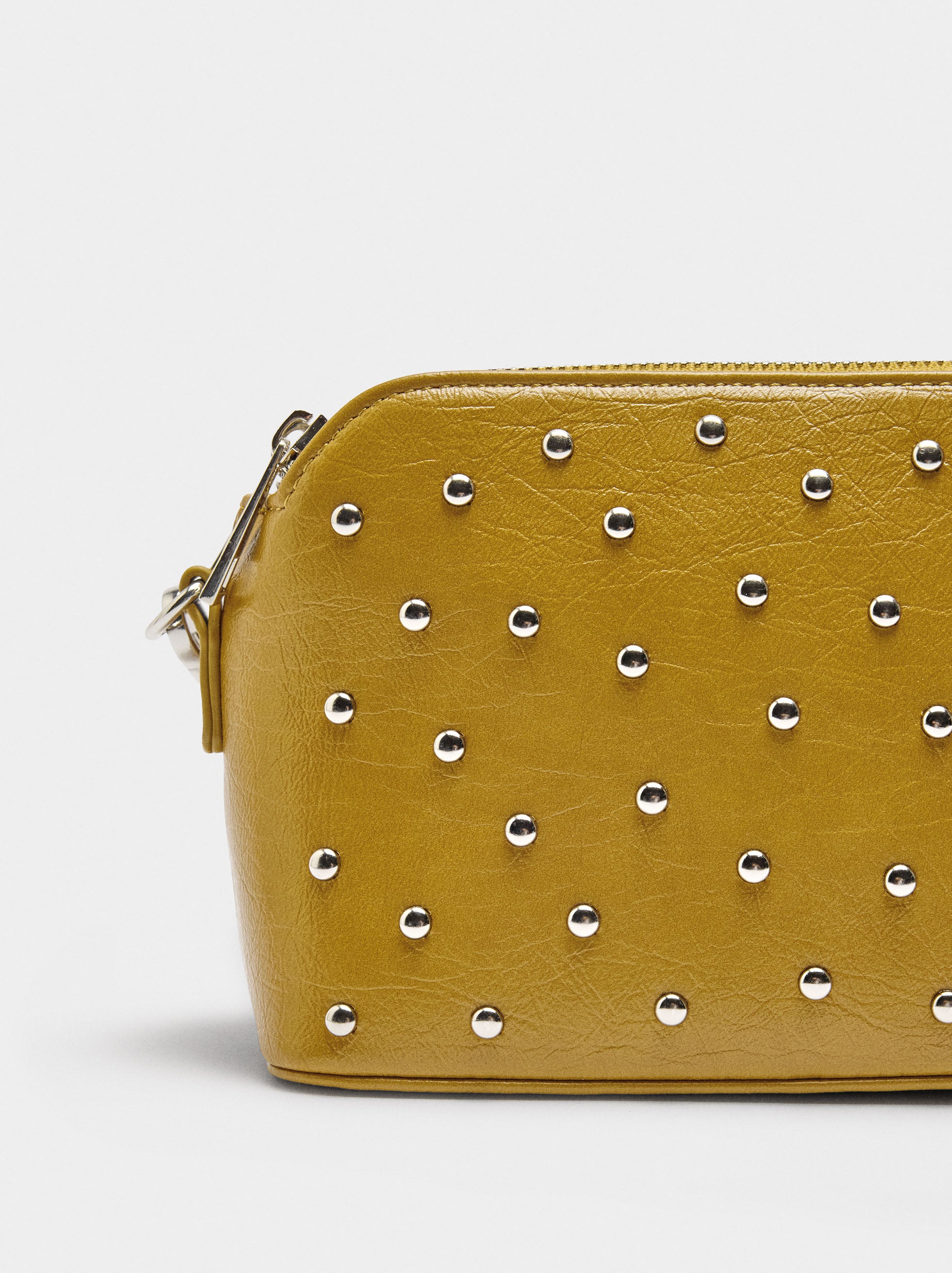 Bolso Bandolera Con Tachuelas