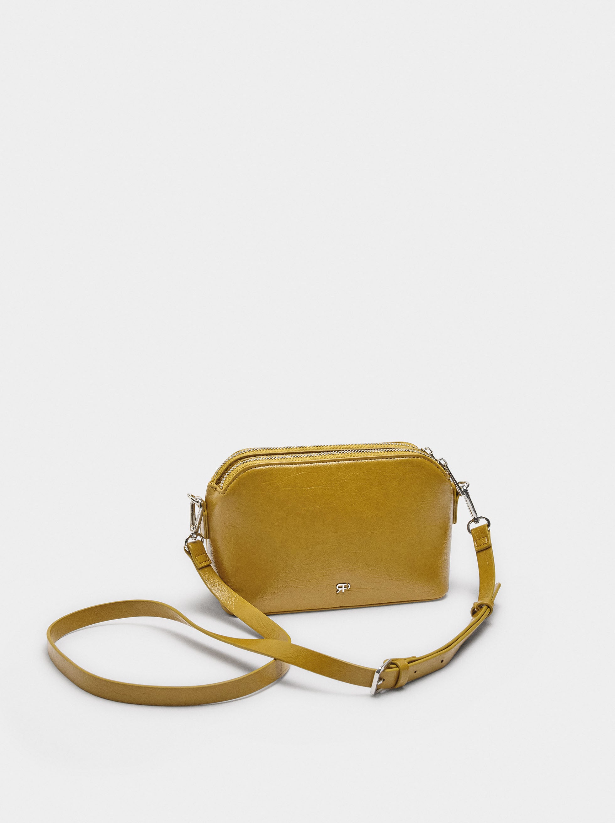 Bolso Bandolera Con Tachuelas