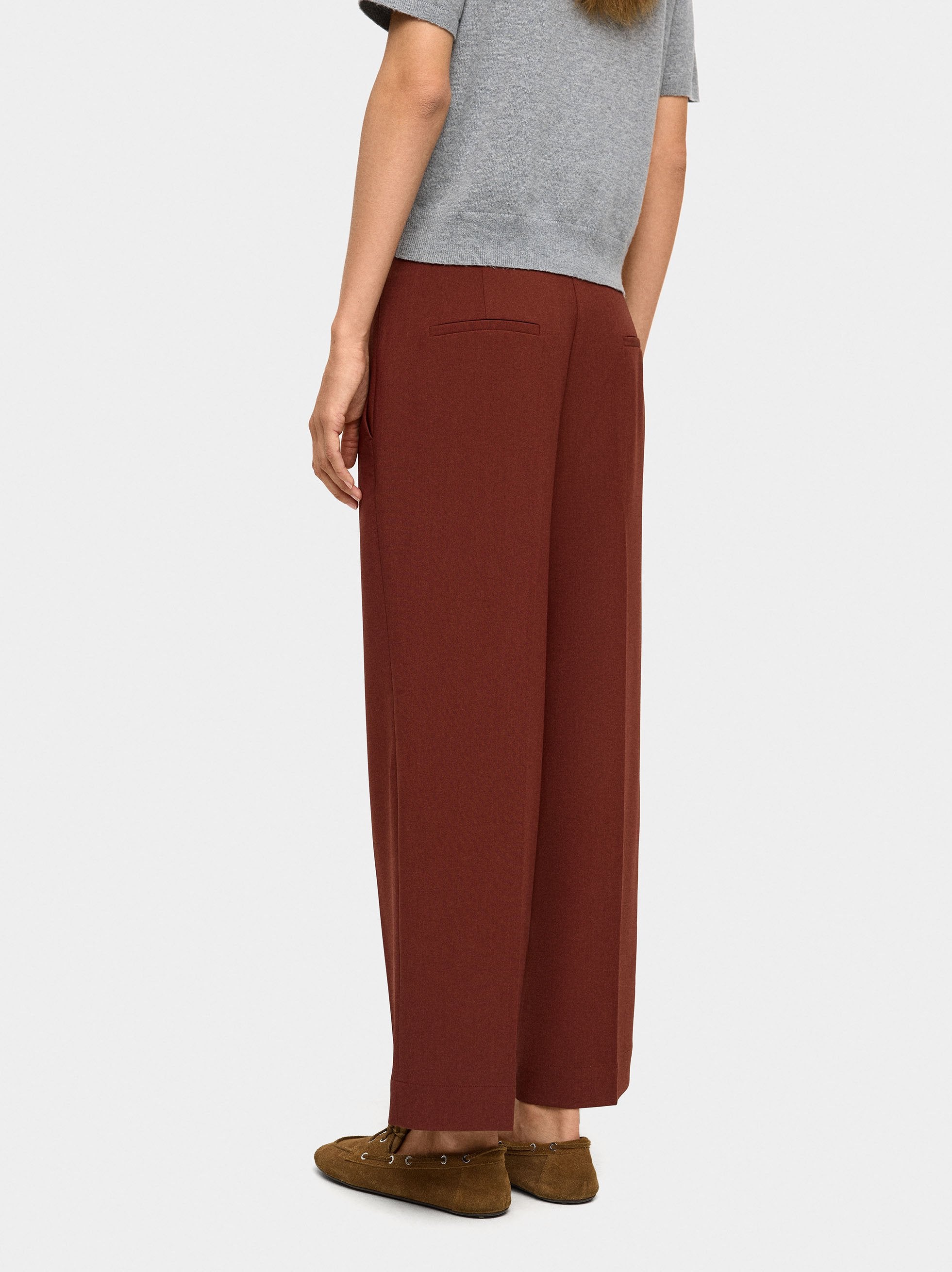 Pantalón Fluido Con Bolsillos