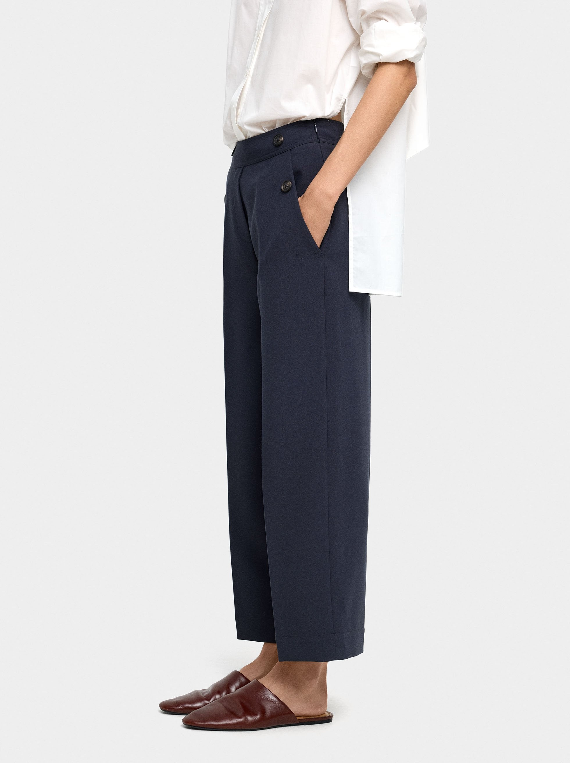 Pantalón Fluido Con Bolsillos