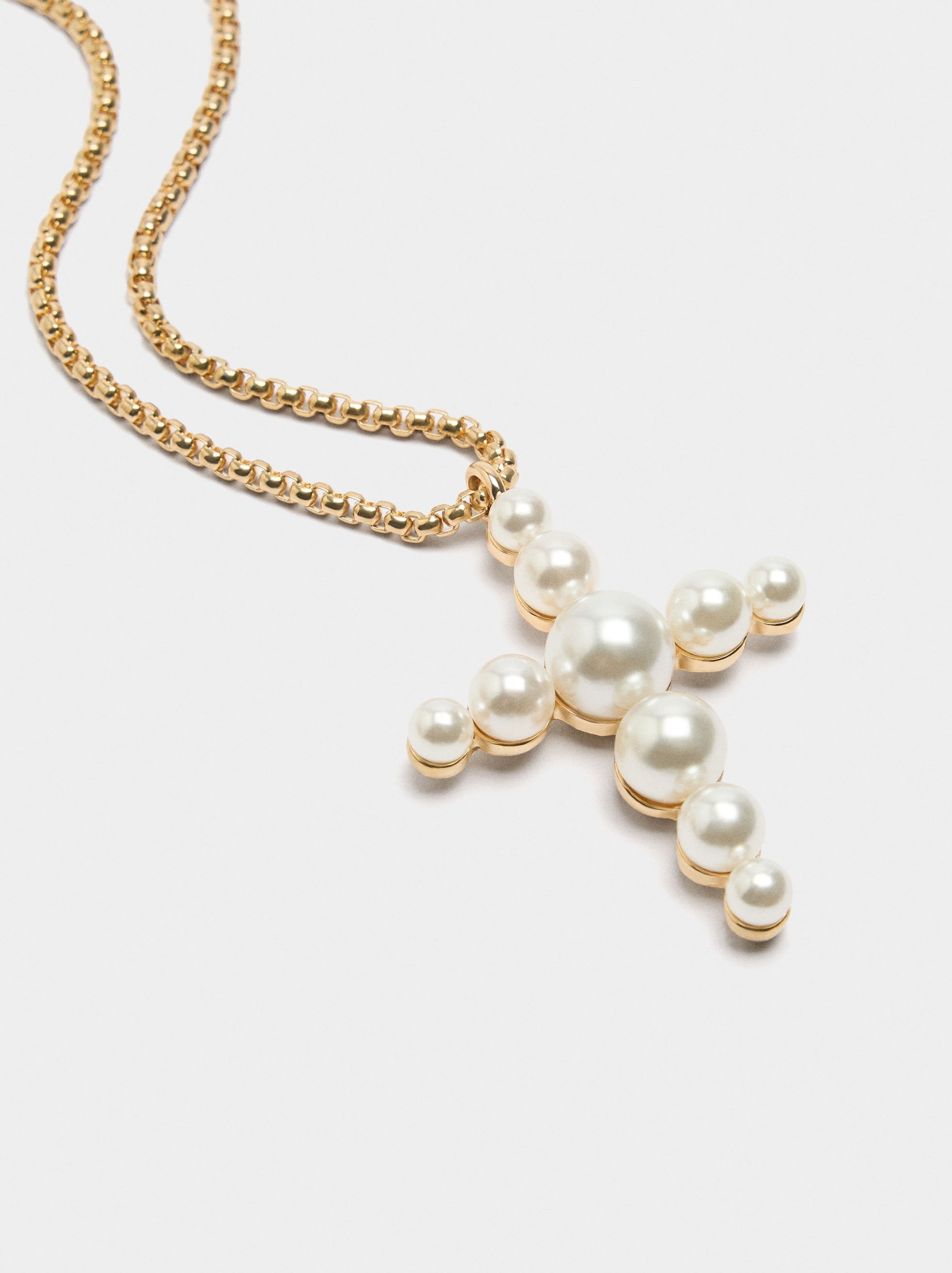 Collar Corto Con Colgante De Cruz Con Perlas