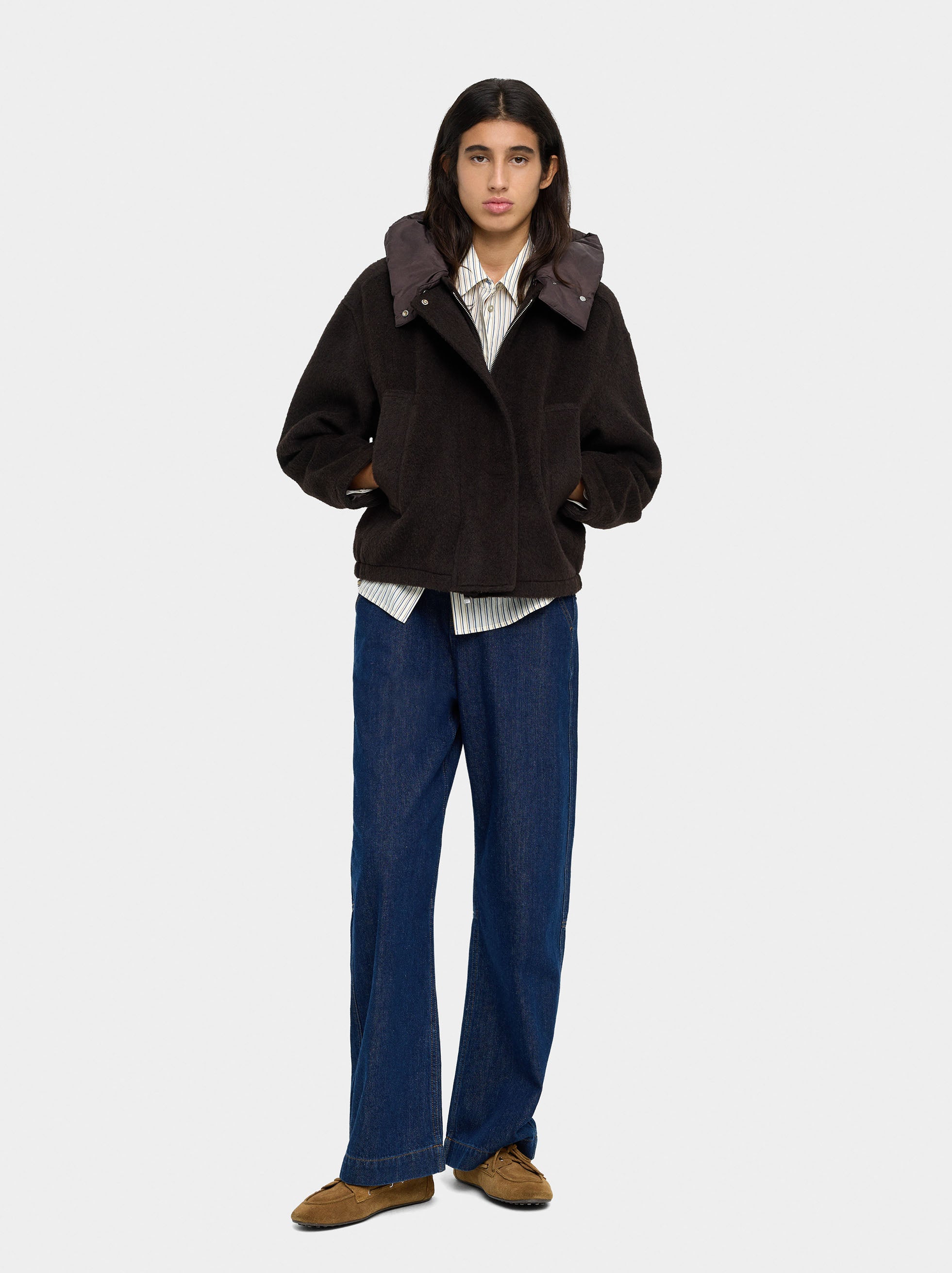 Chaqueta Con Capucha Y Bolsillos Laterales