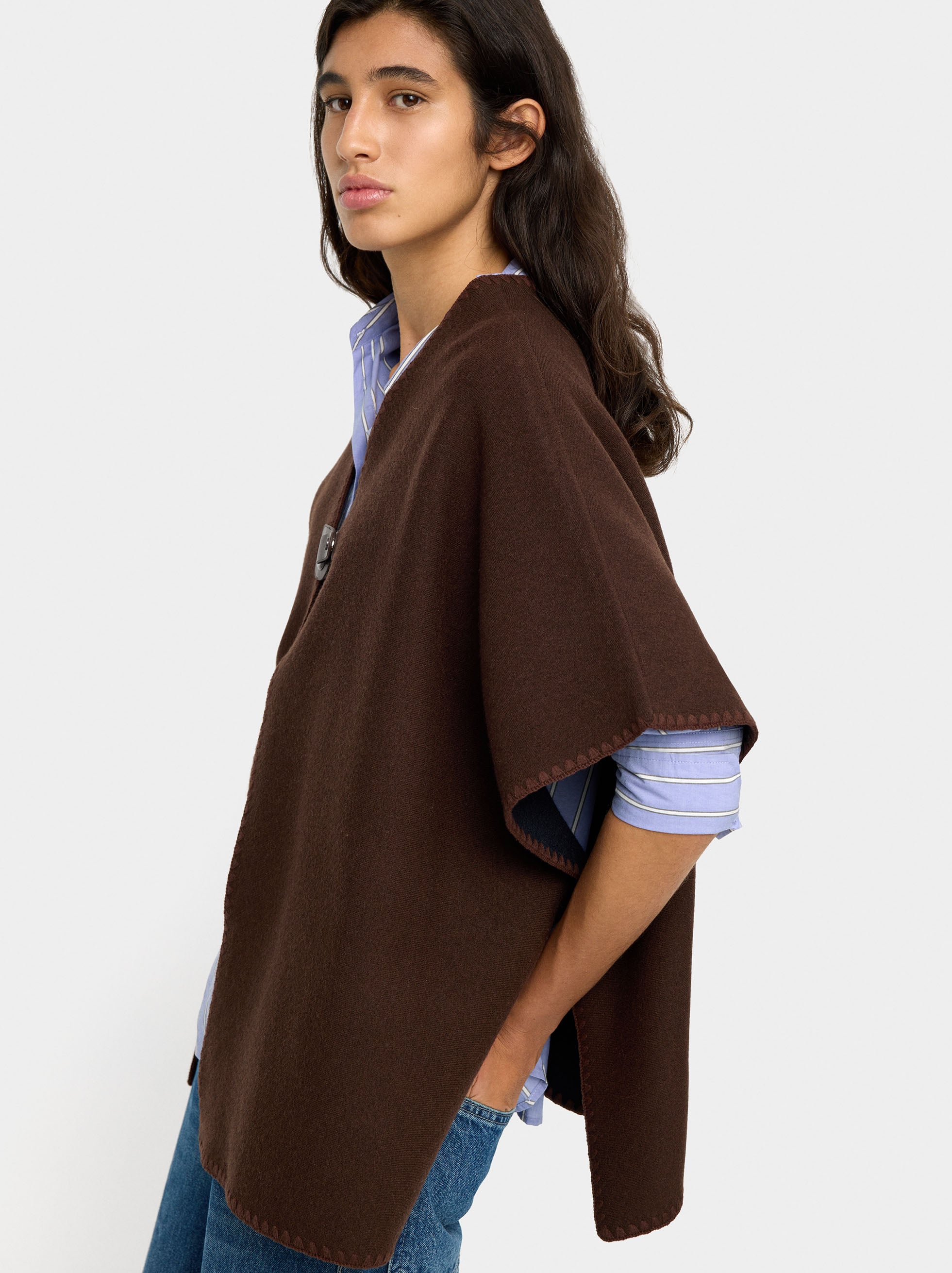 Poncho De Punto Con Hebilla
