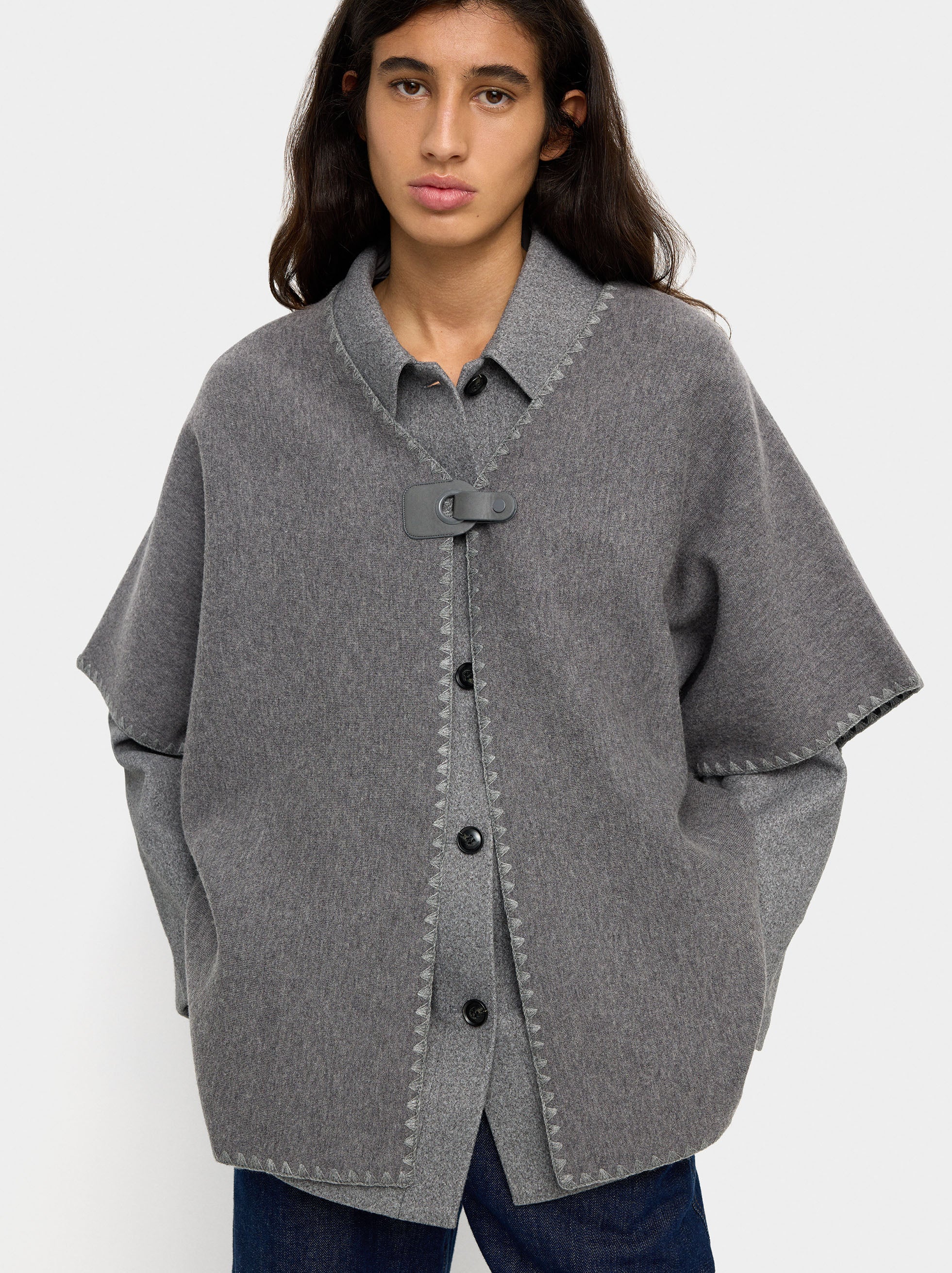 Poncho De Punto Con Hebilla