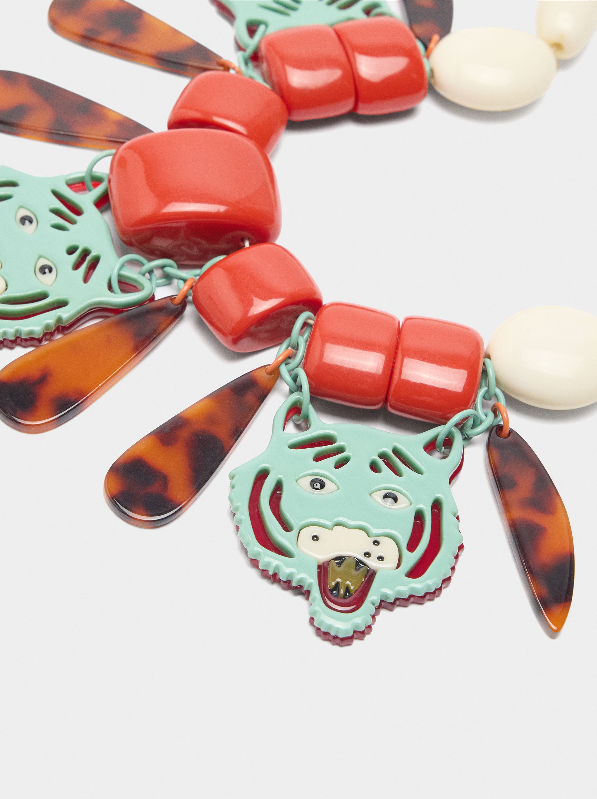 Collar Cuentas De Resina Con Charms De Tigre