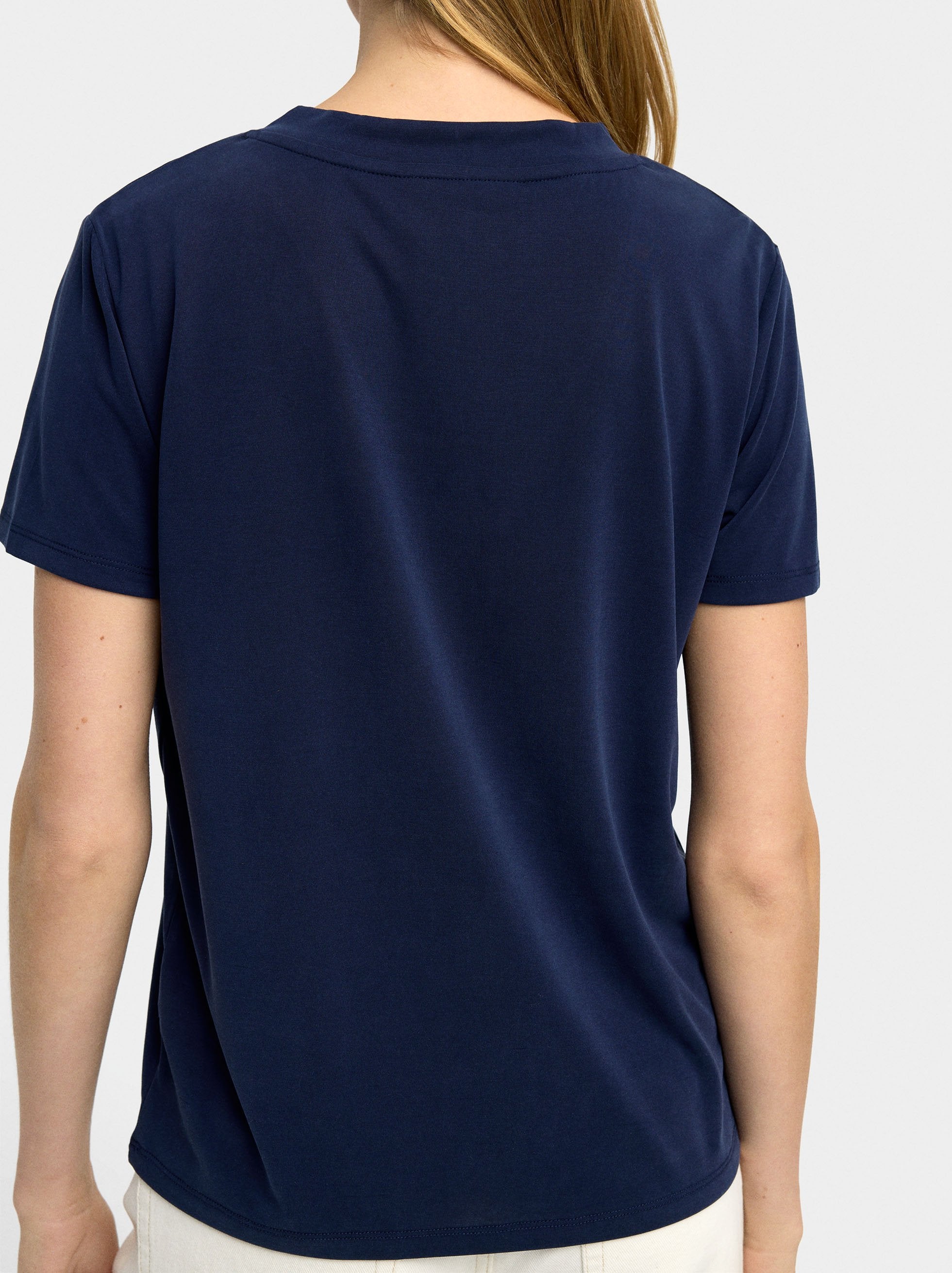 Camiseta Básica Cuello Pico