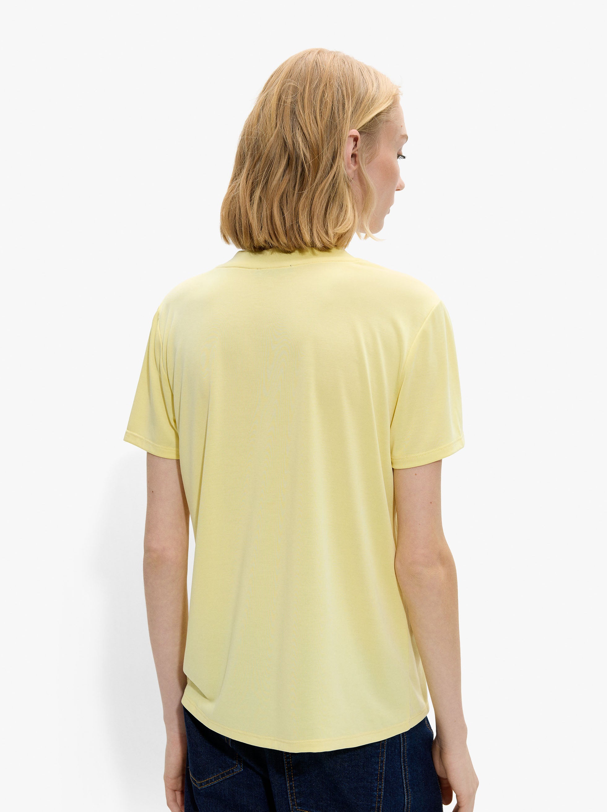 Camiseta Básica Cuello Pico