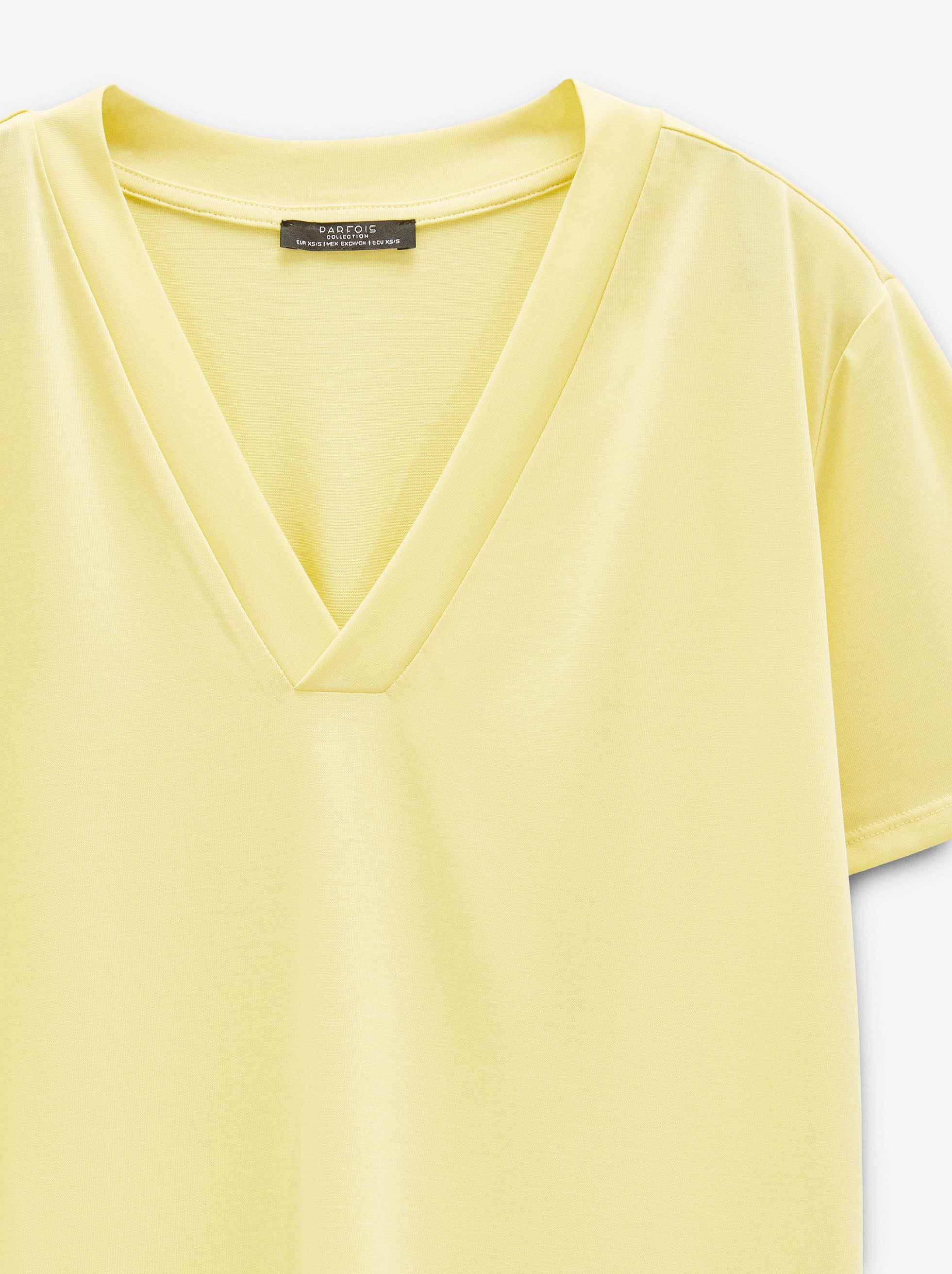 Camiseta Básica Cuello Pico