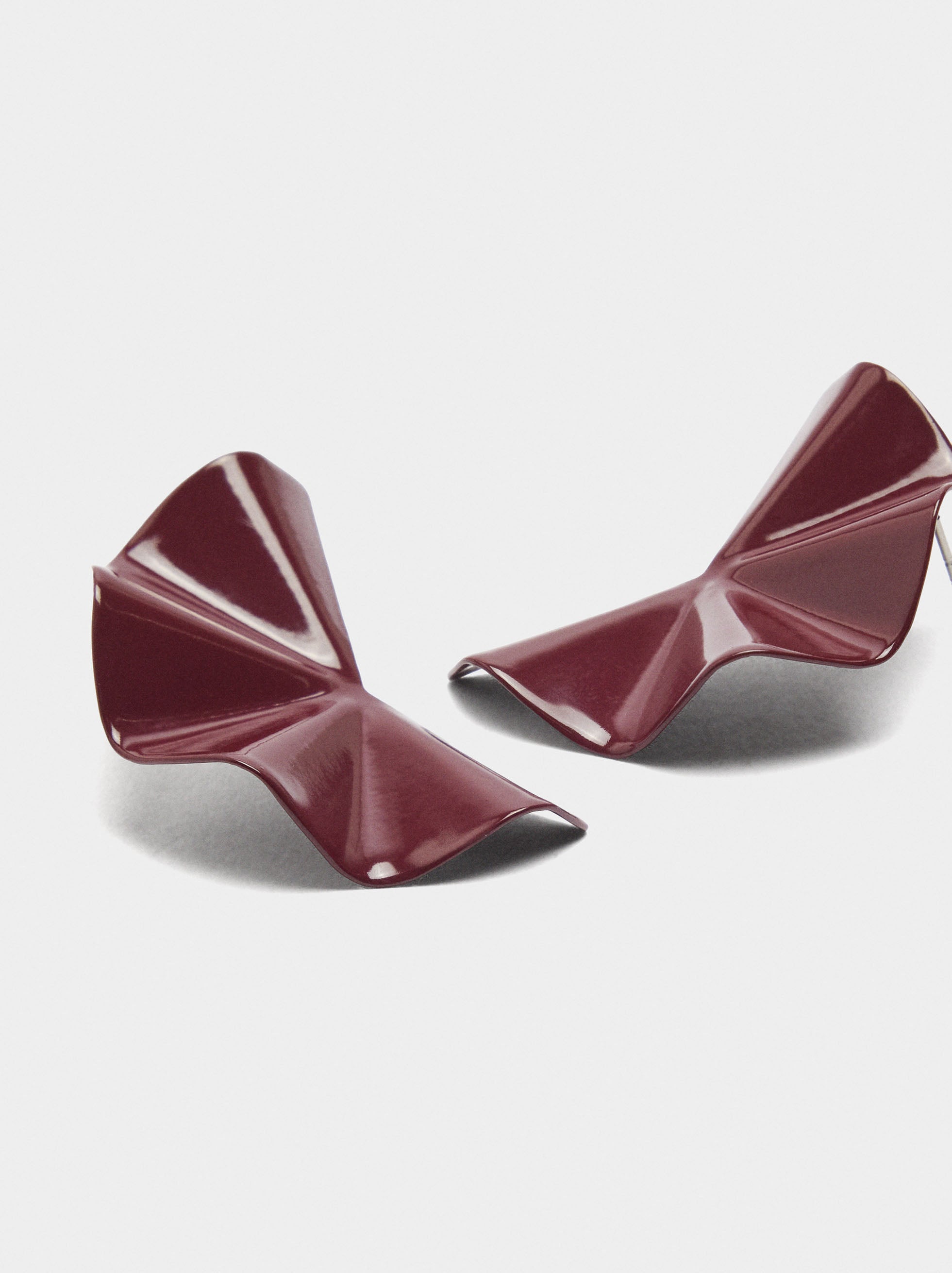 Pendientes Con Relieve Y Esmalte