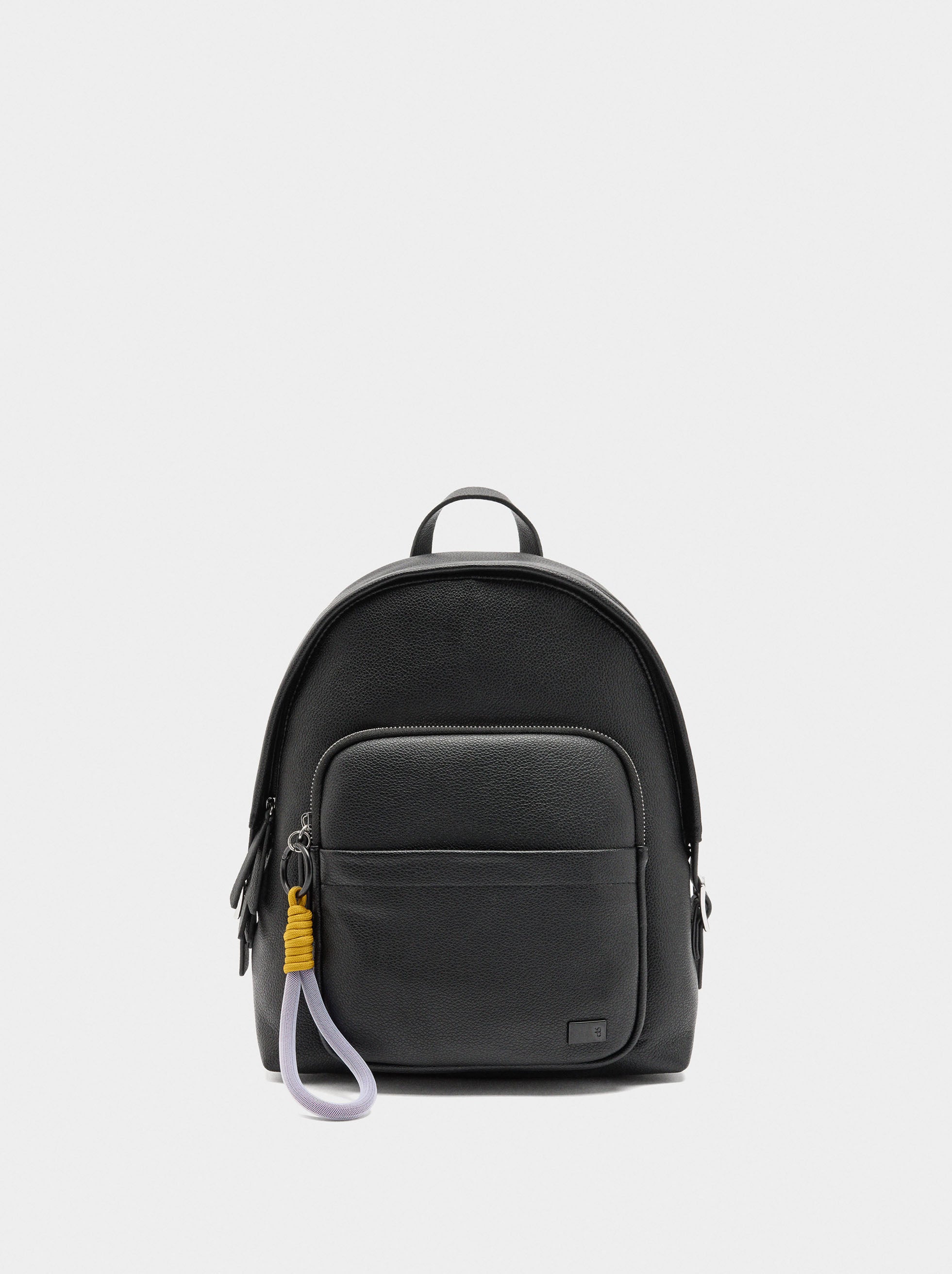 Mochila Básica Con Colgante