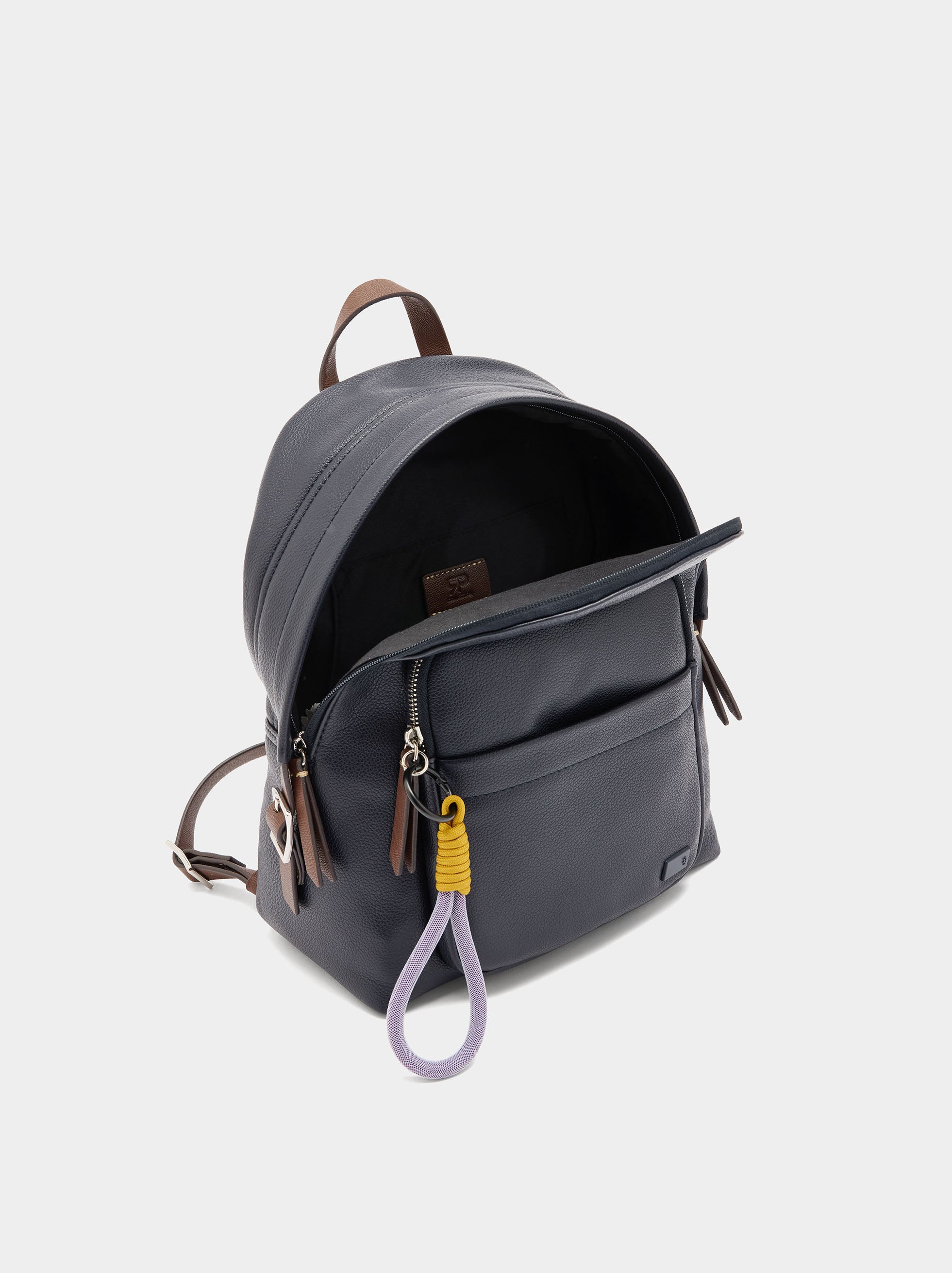 Mochila Básica Con Colgante