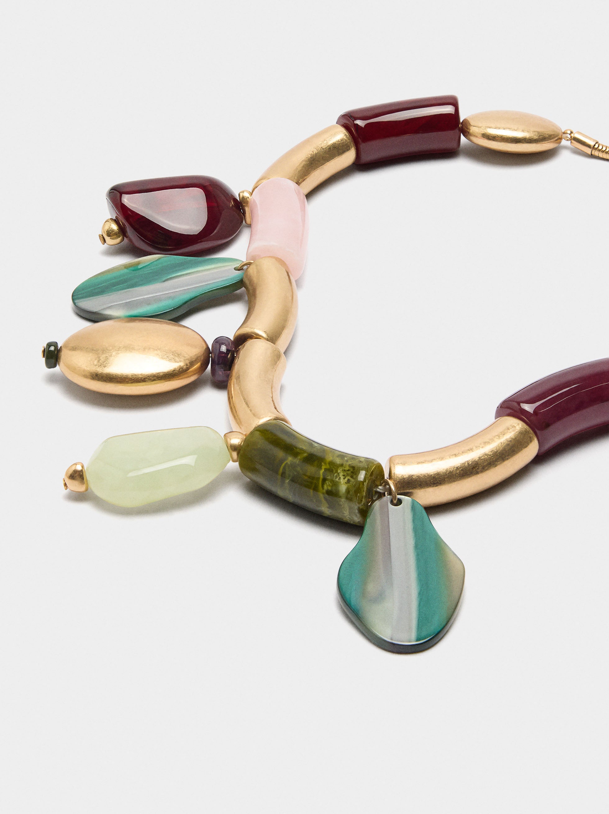 Collar Corto Con Colgantes Efecto Piedra