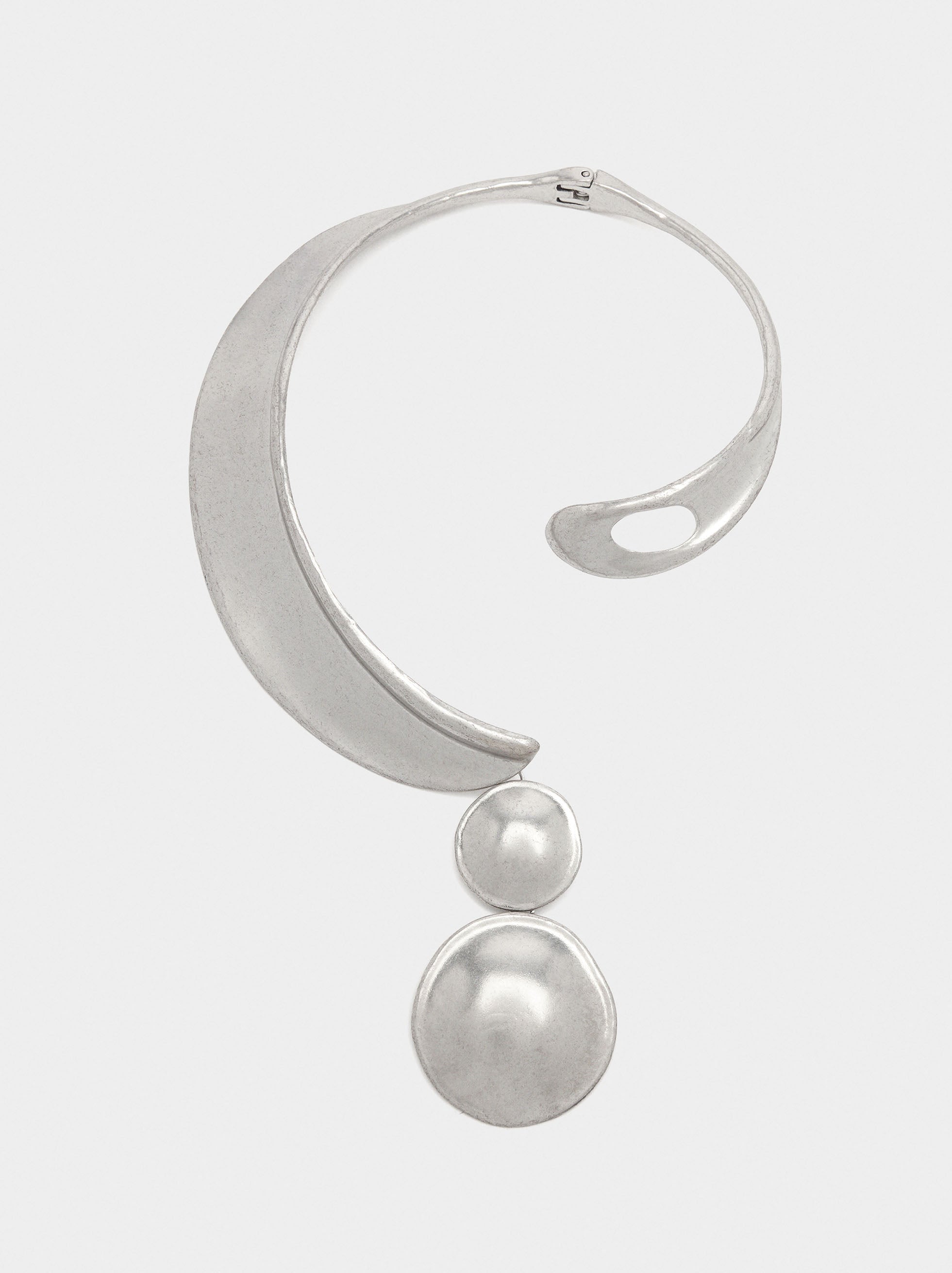 Collar Corto Con Redondos