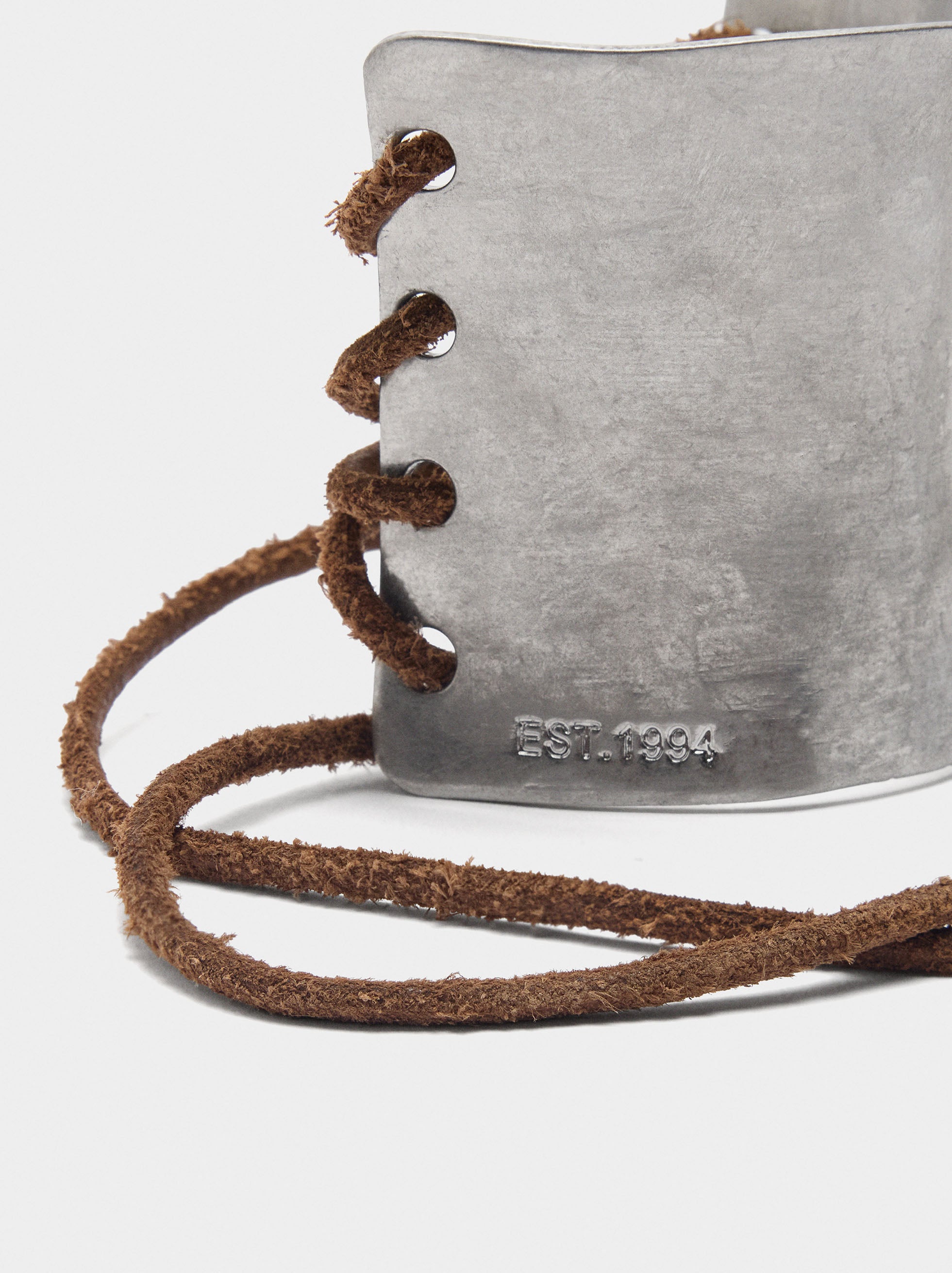 Pulsera Ancha Con Cordones