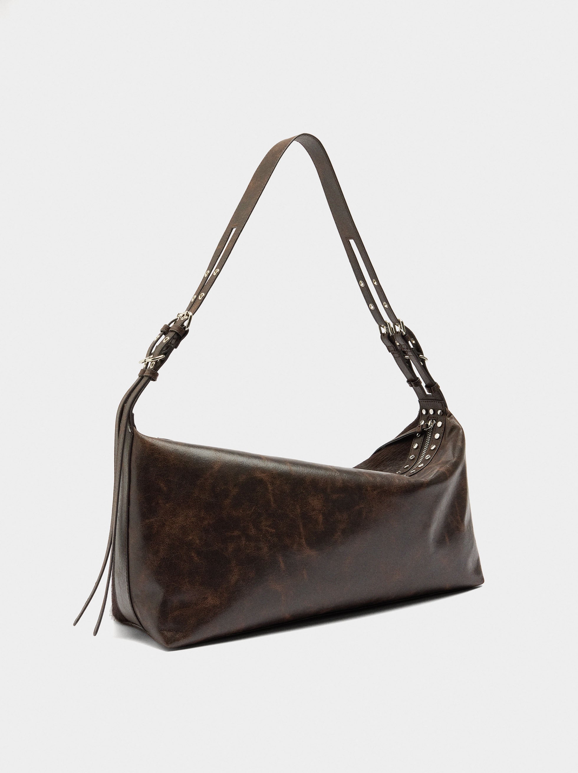 Bolso Con Detalles De Piel Y Tachuelas