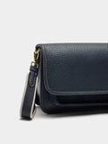 Bolso Bandolera Con Textura Y Solapa