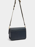Bolso Bandolera Con Textura Y Solapa