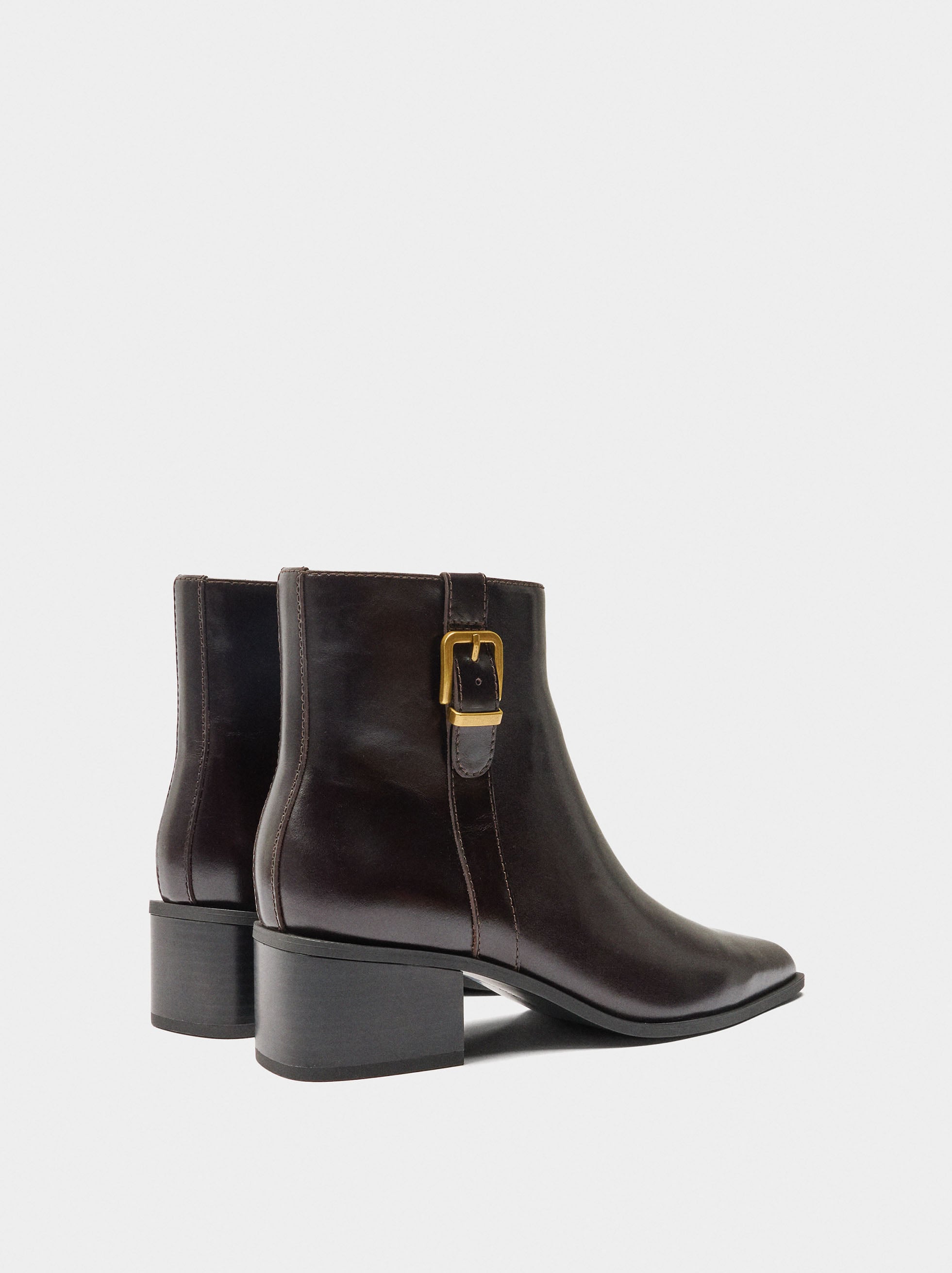 Botines De Piel Con Hebilla