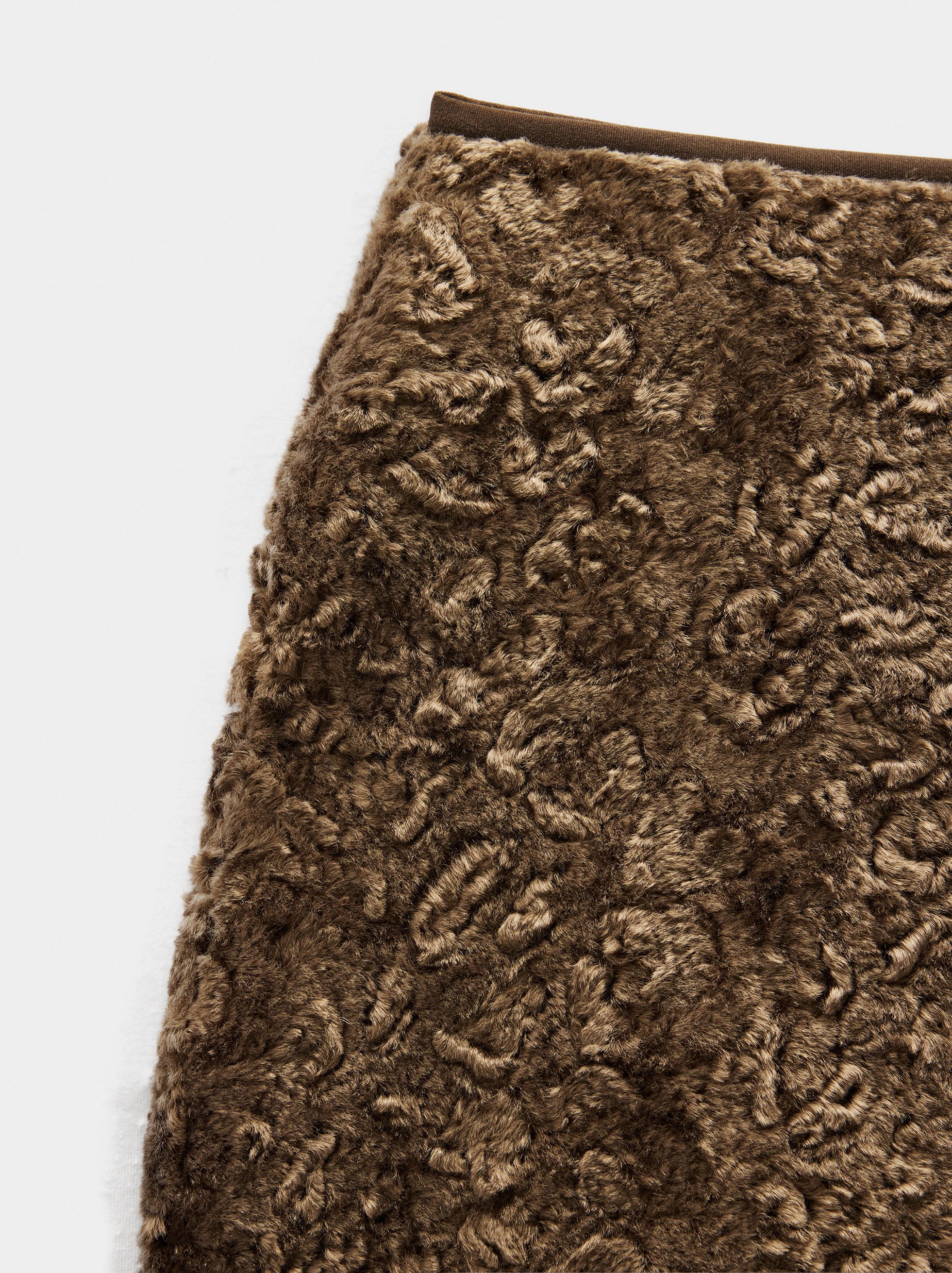 Falda Corta Con Textura