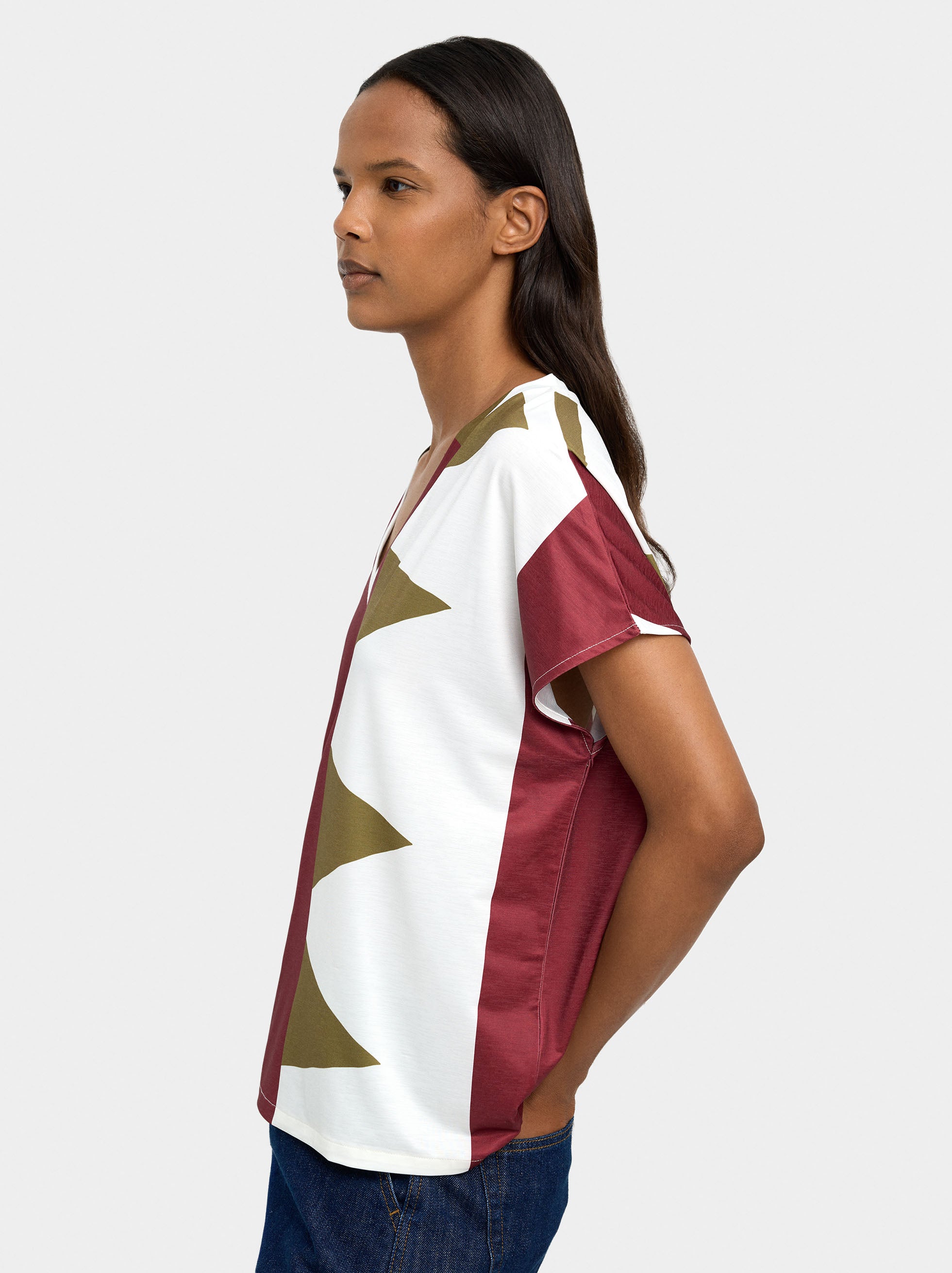 Camiseta Estampada Con Escote En Pico