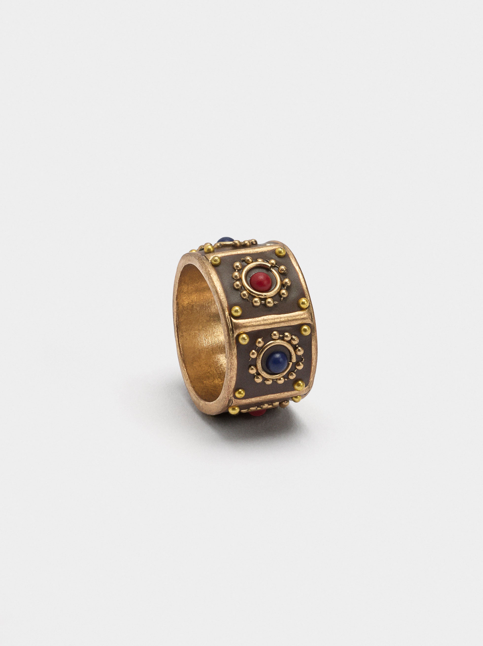 Anillo Con Detalles De Resina Y Arcilla