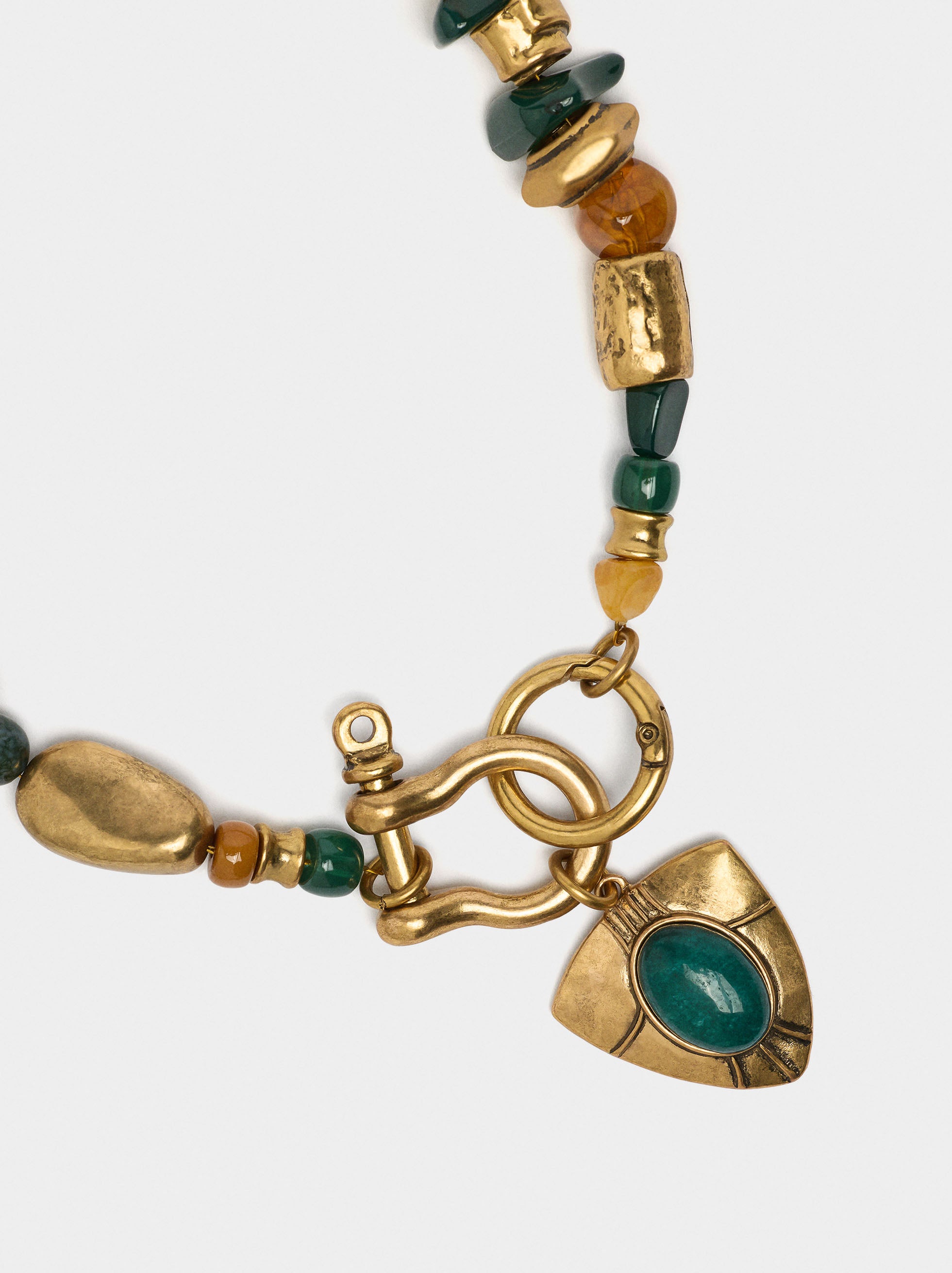 Collar Corto Con Colgante Y Piedra