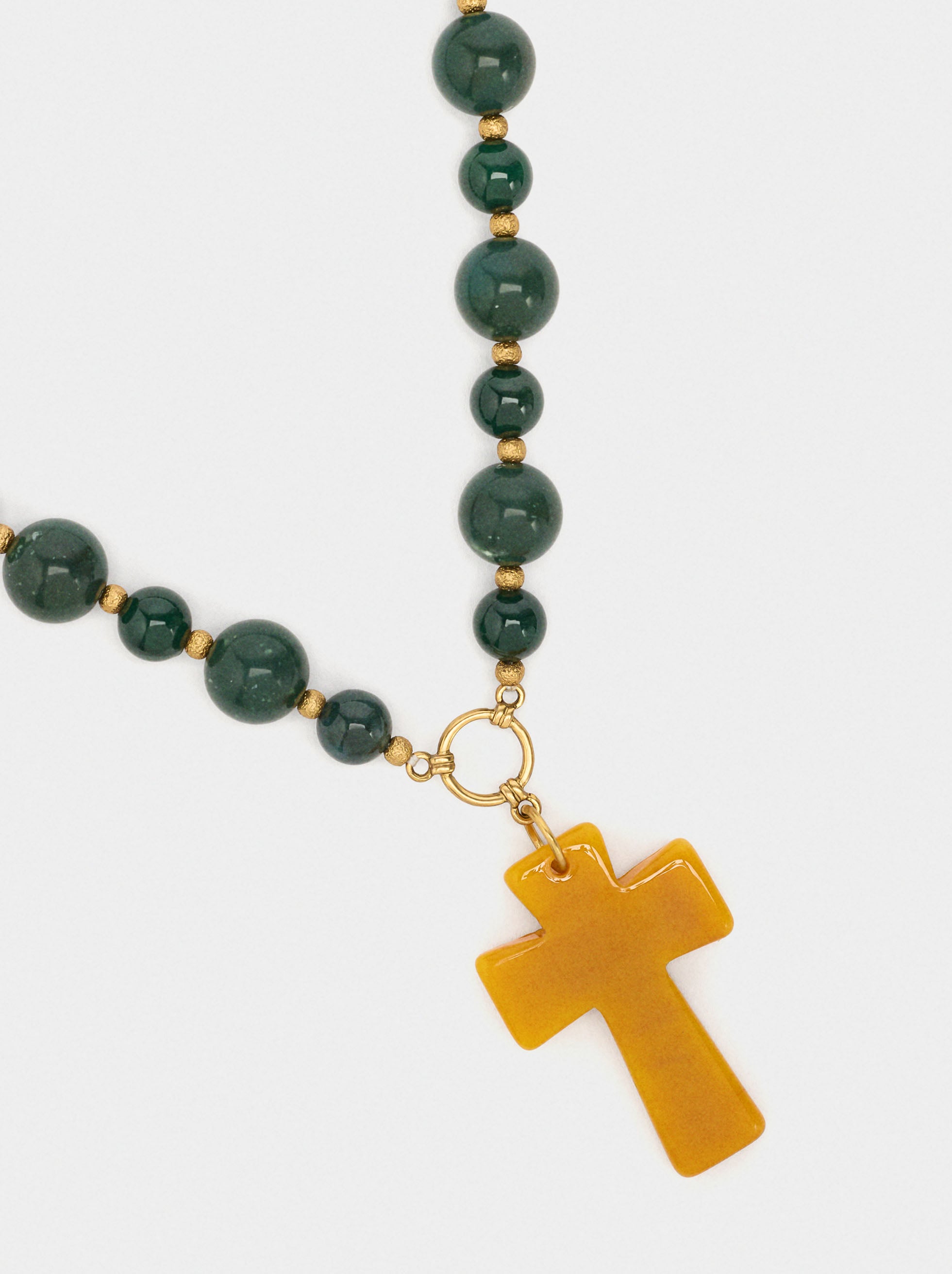 Collar Corto De Cuentas Con Colgante De Cruz