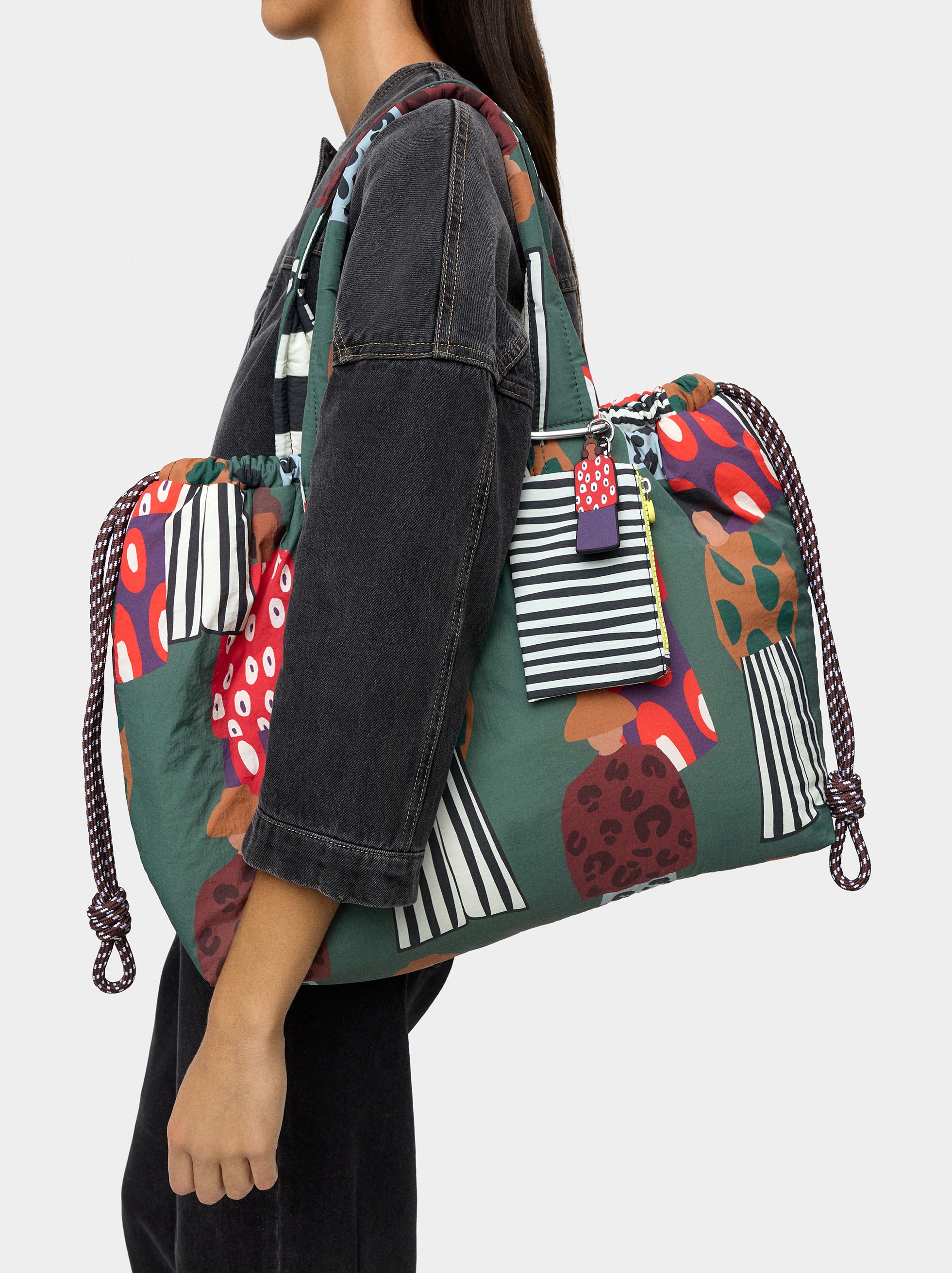 Bolso Shopper Estampado De Nylon Reversible
