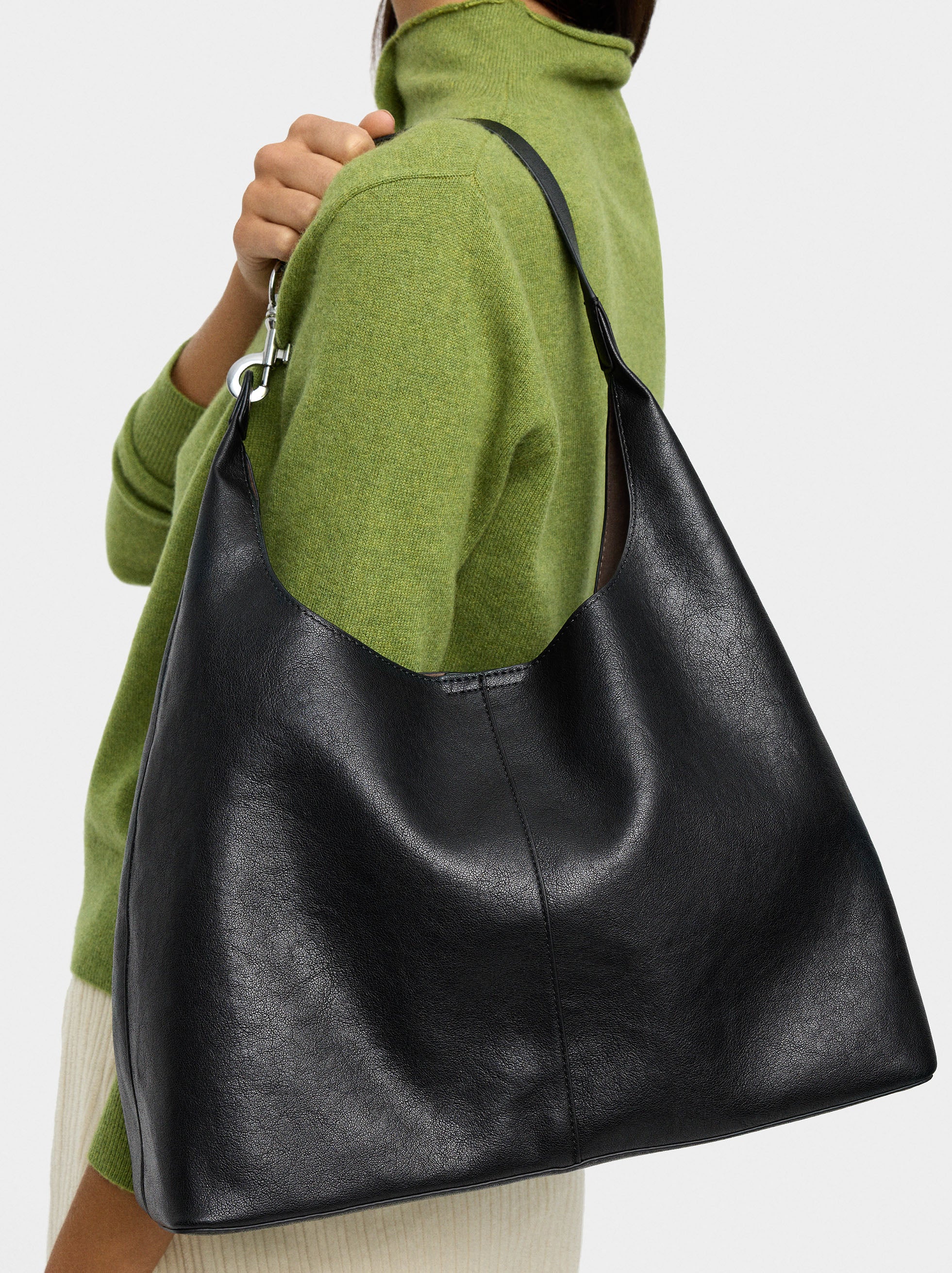 Bolso De Hombro Con Mosquetón