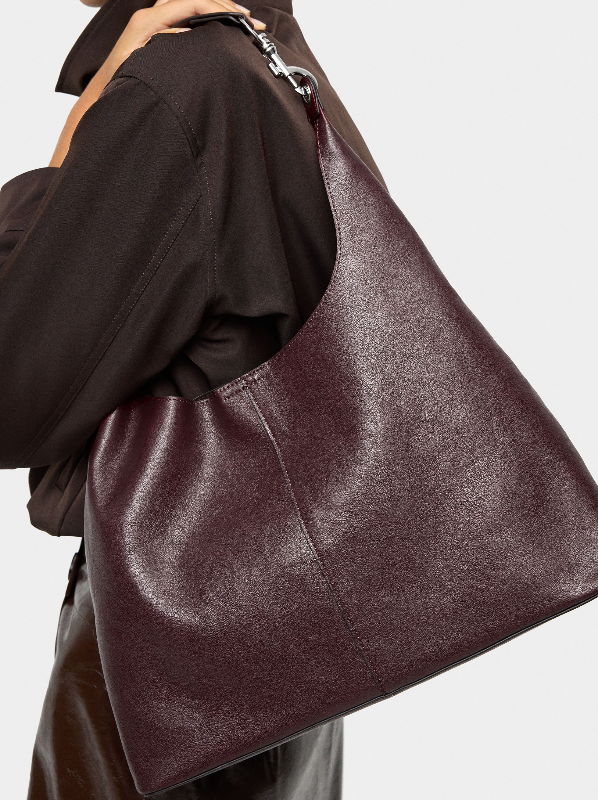 Bolso De Hombro Con Mosquetón