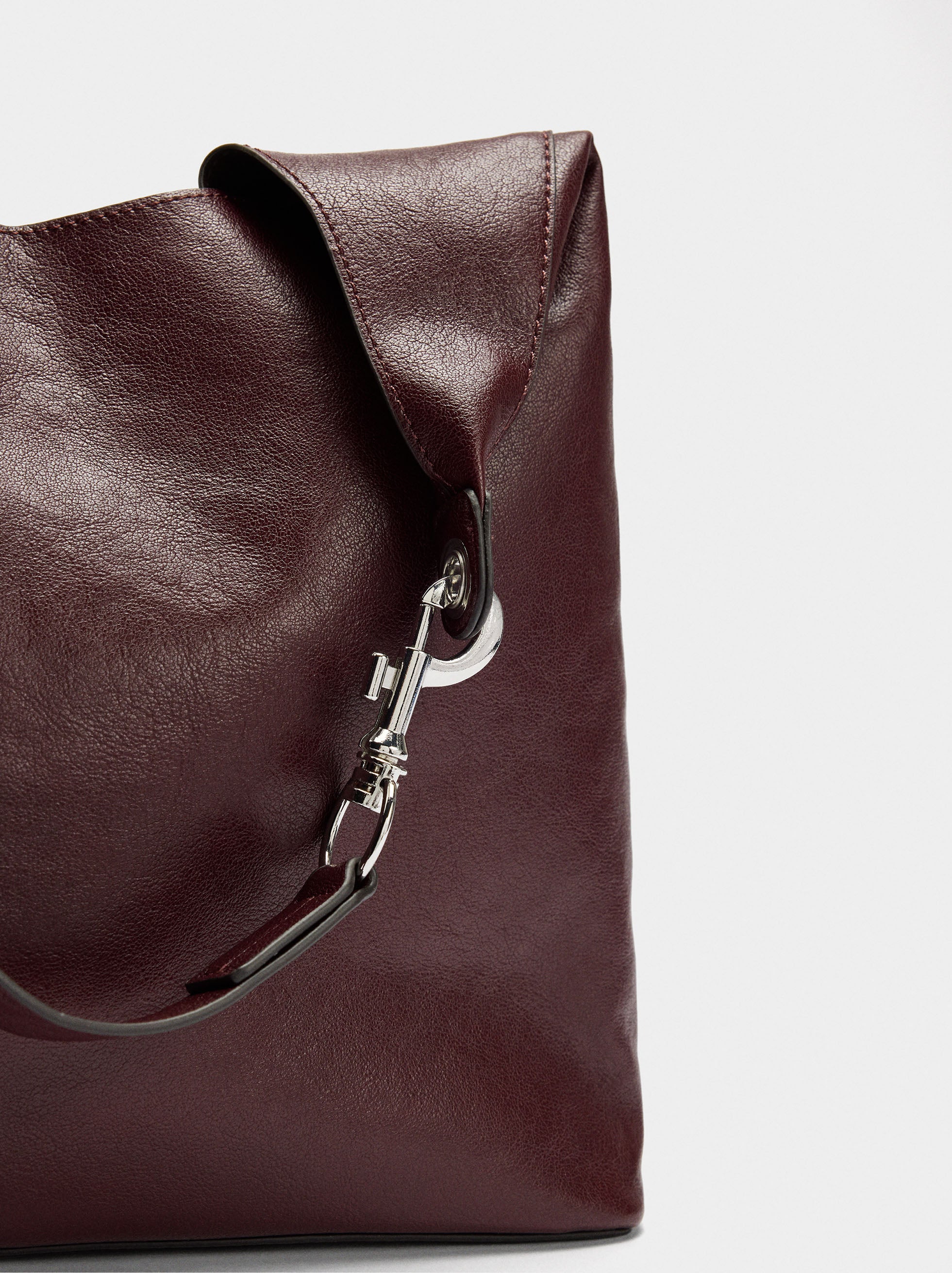 Bolso De Hombro Con Mosquetón