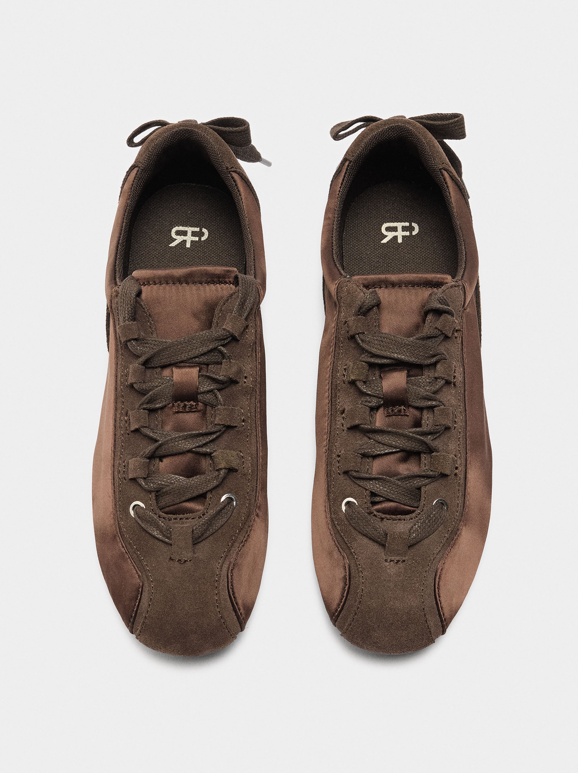 Zapatillas Con Piel Monocromáticas