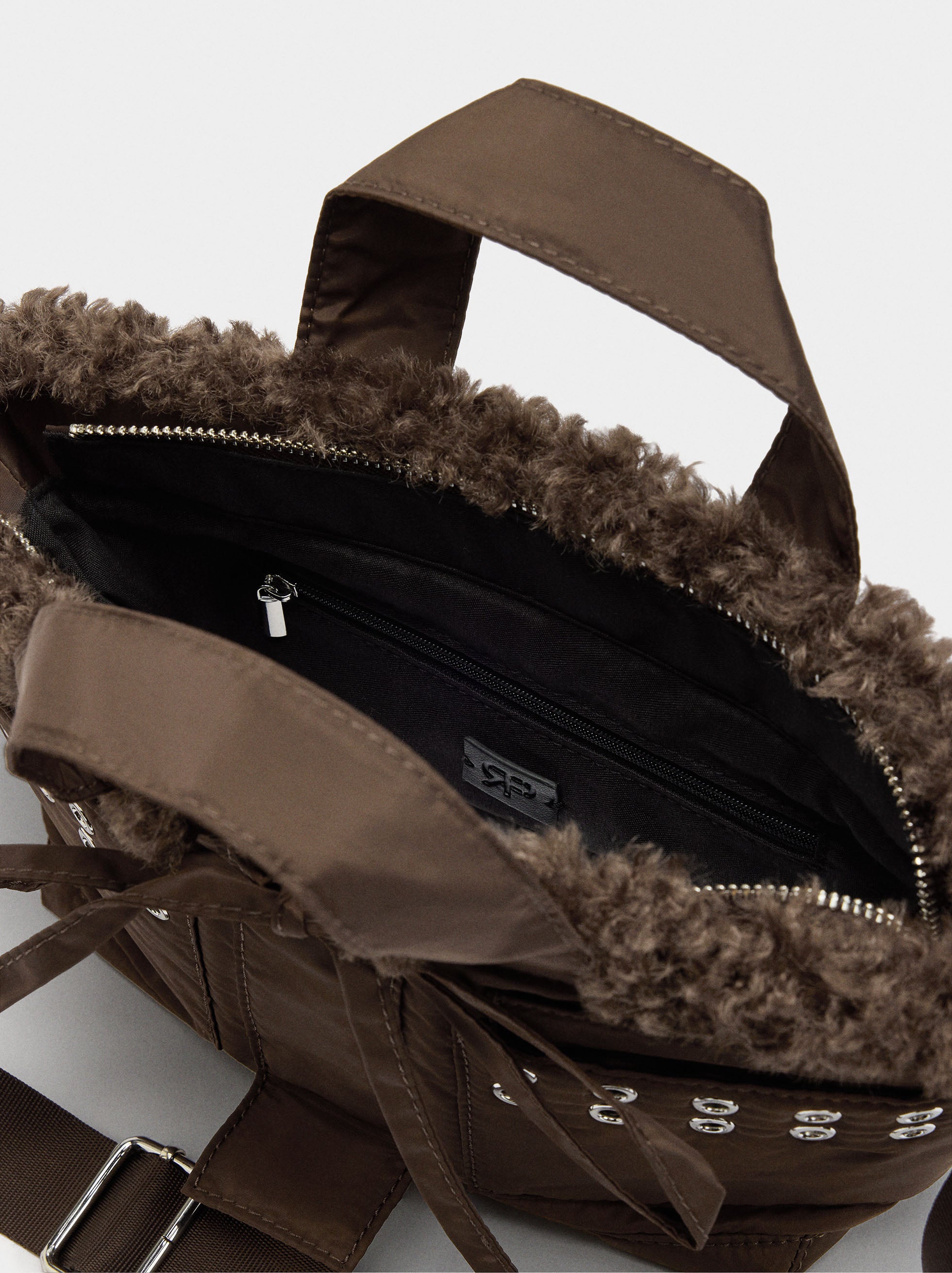 Bolso Tote De Nylon Borde Efecto Pelo