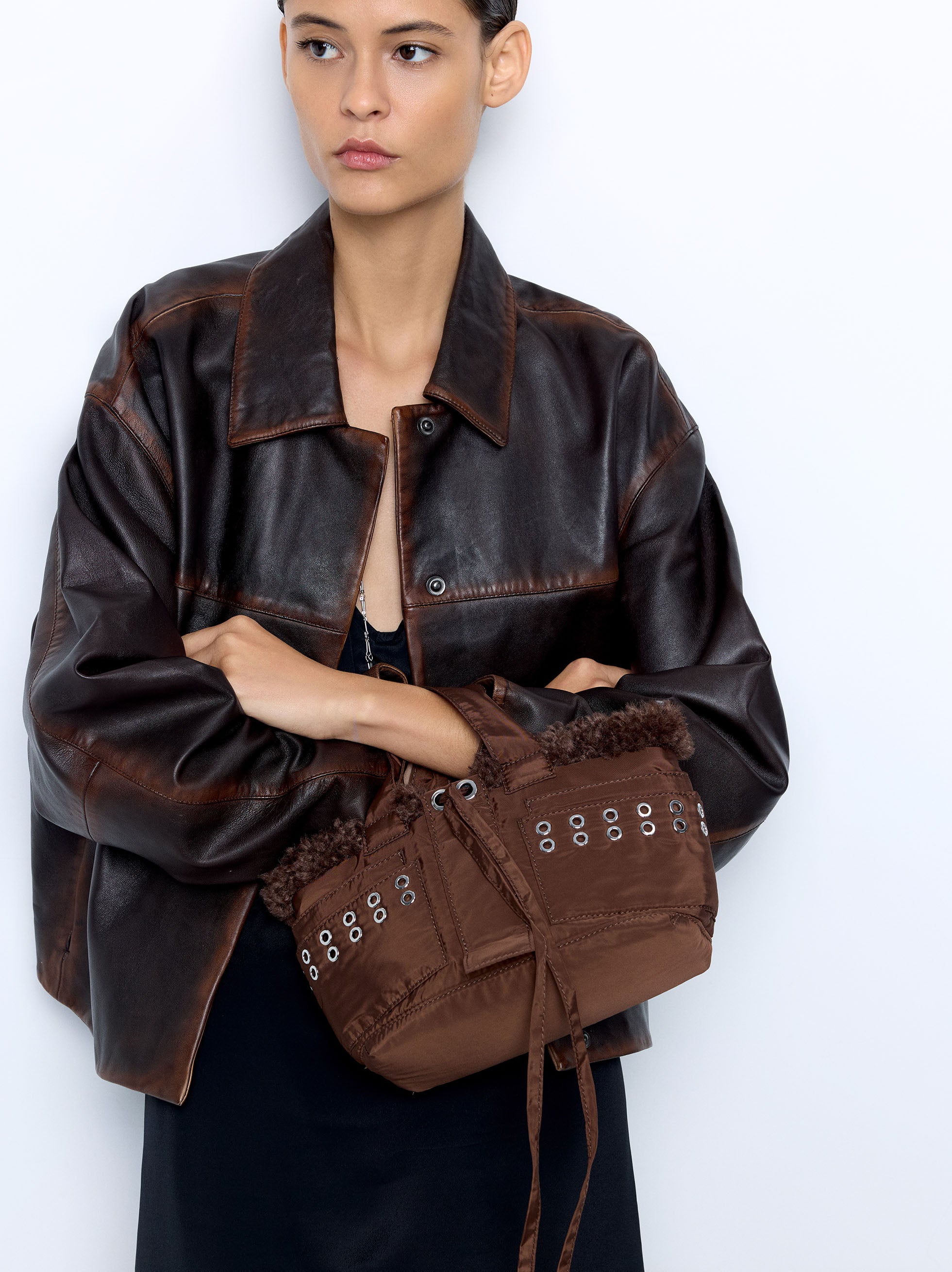 Bolso Tote De Nylon Borde Efecto Pelo