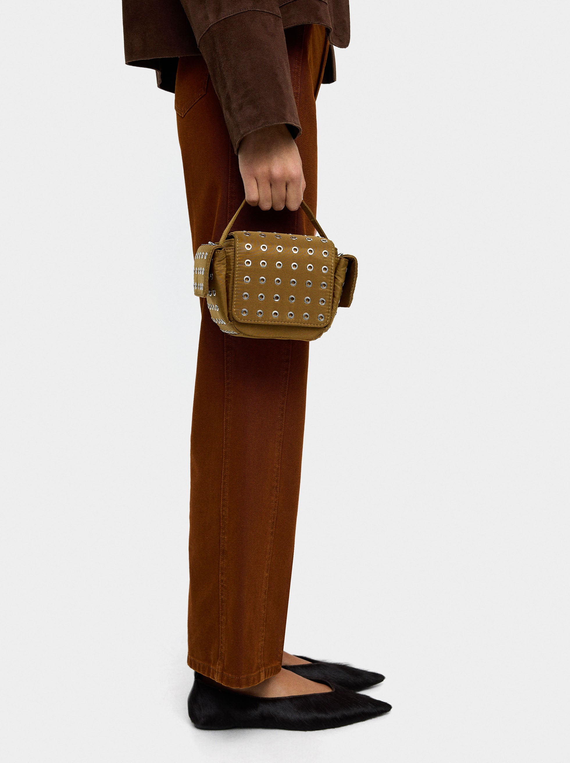 Bolso Bandolera De Nylon Con Tachuelas