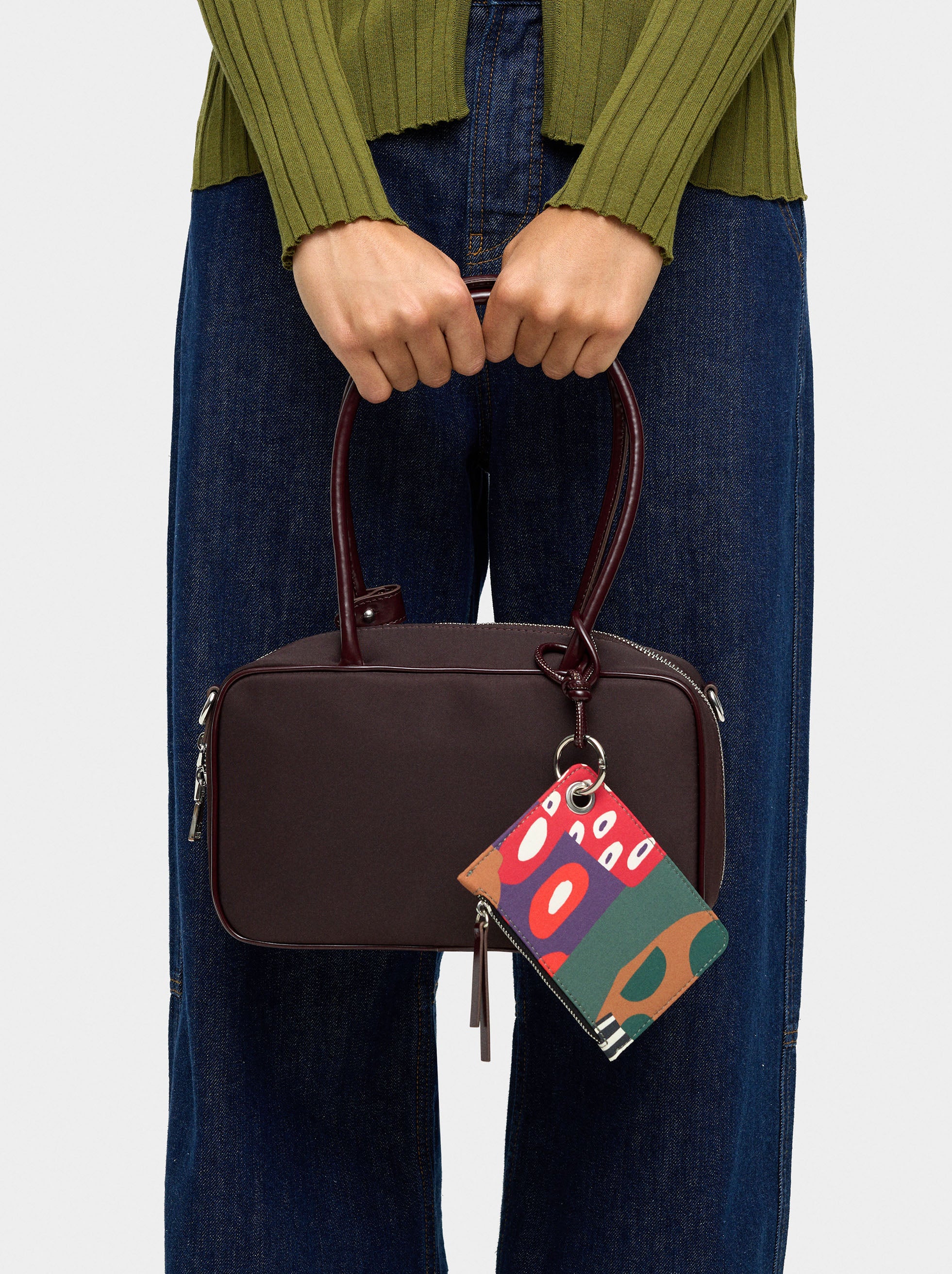 Bolso Bowling De Nylon Con Colgante