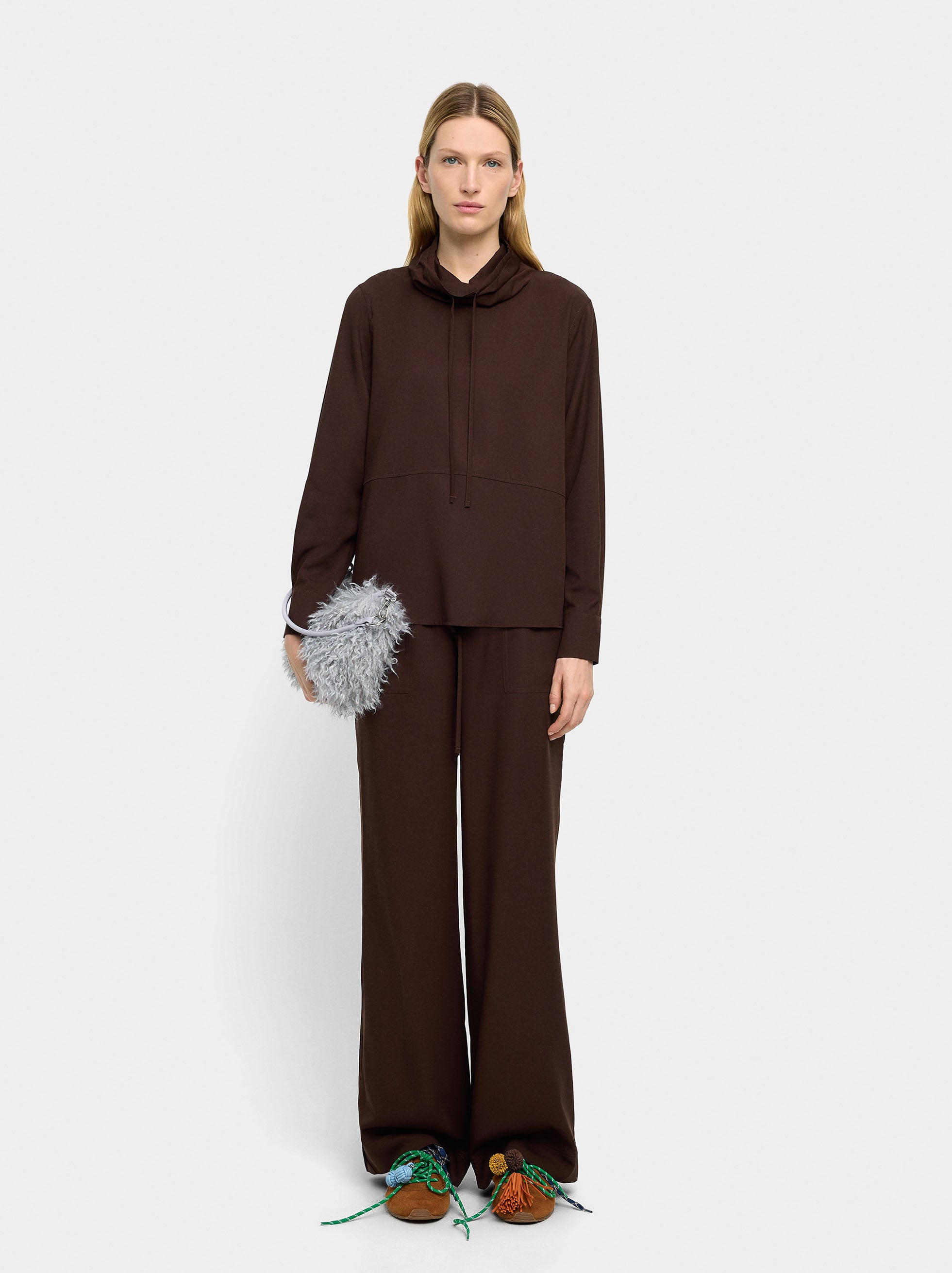 Blusa De Cuello Alto Con Cordón